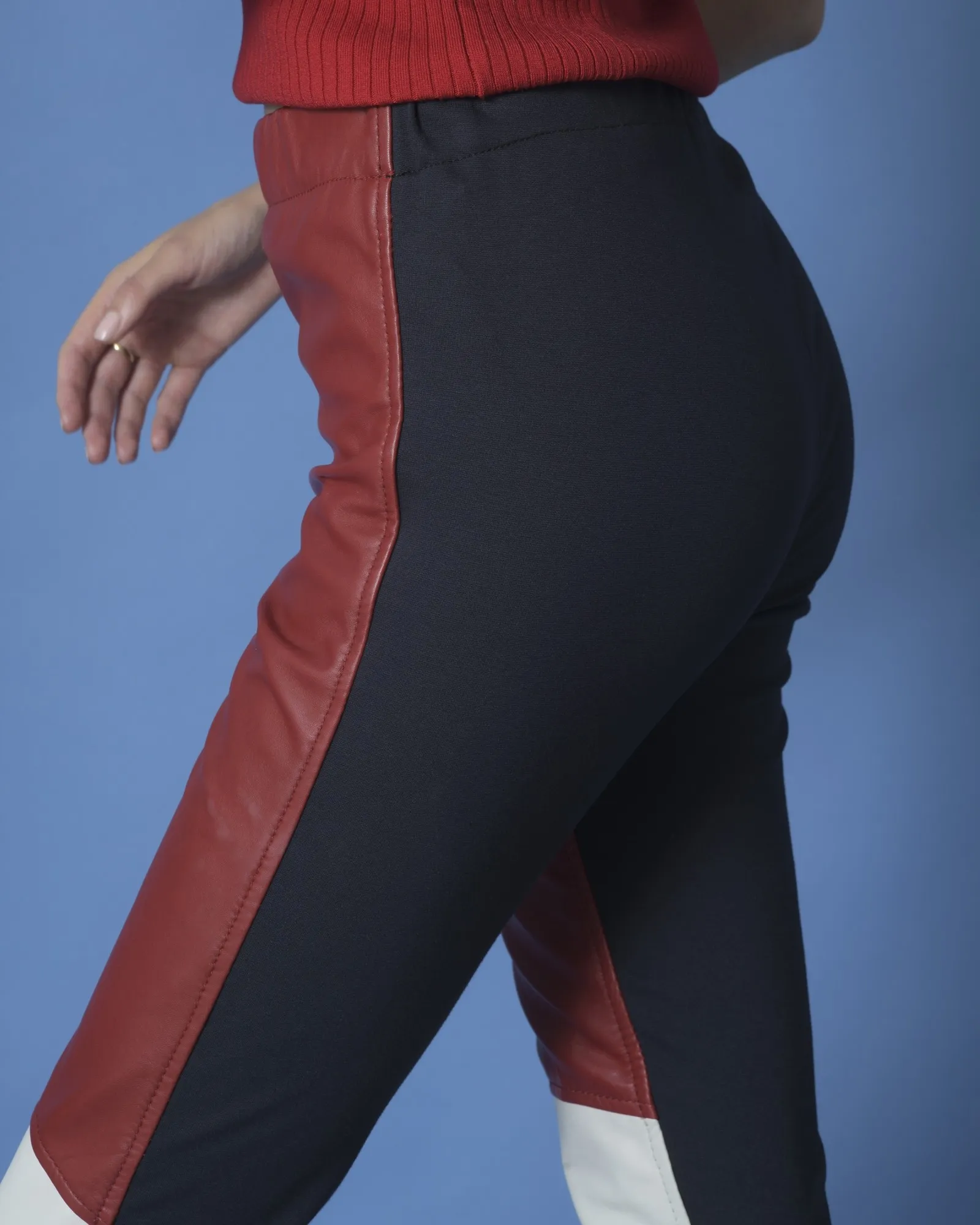 Legging rouge à empiècements cuir P.A.R.O.S.H 