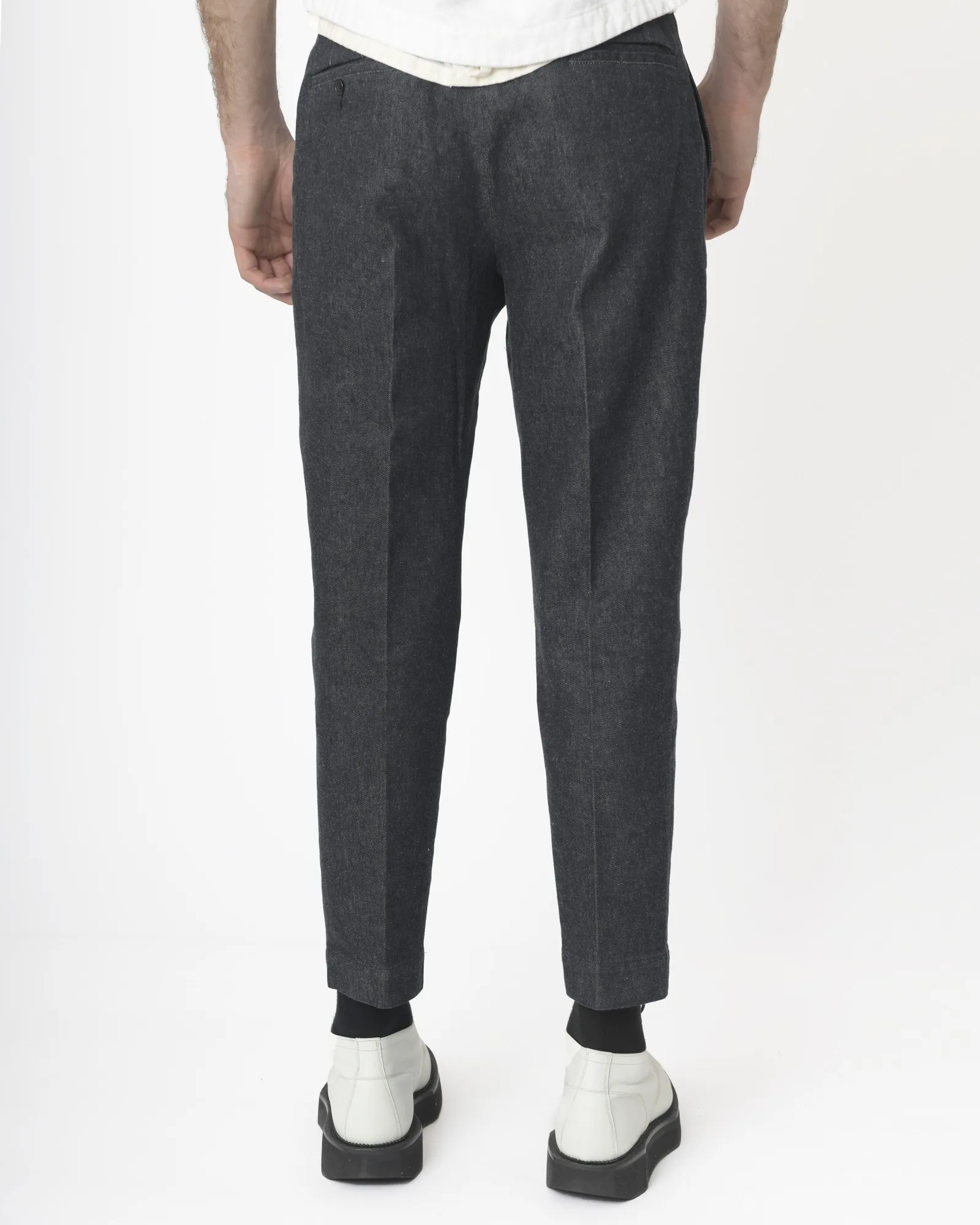 Pantalon gris coupe fuselé True Nyc 