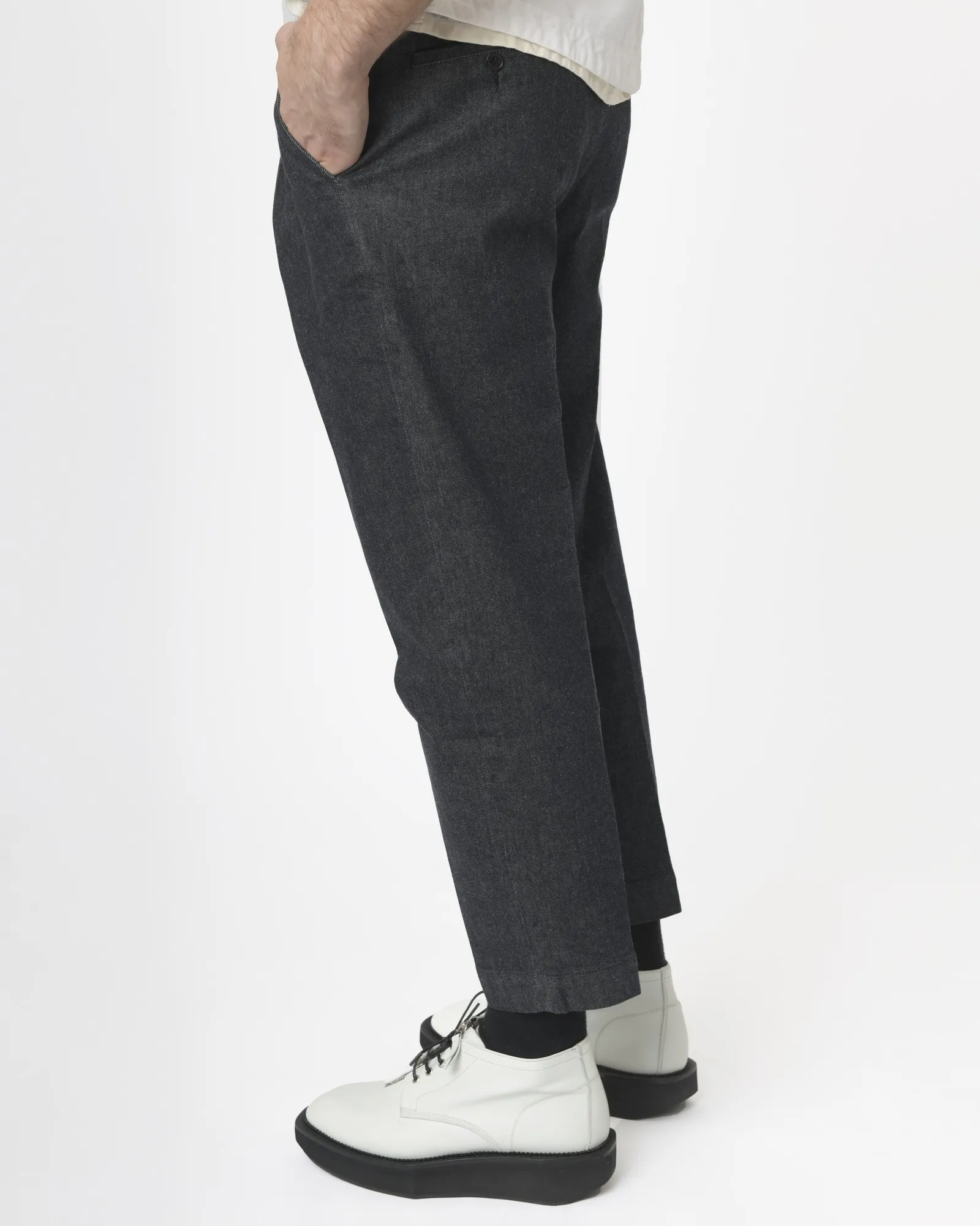 Pantalon gris coupe fuselé True Nyc 