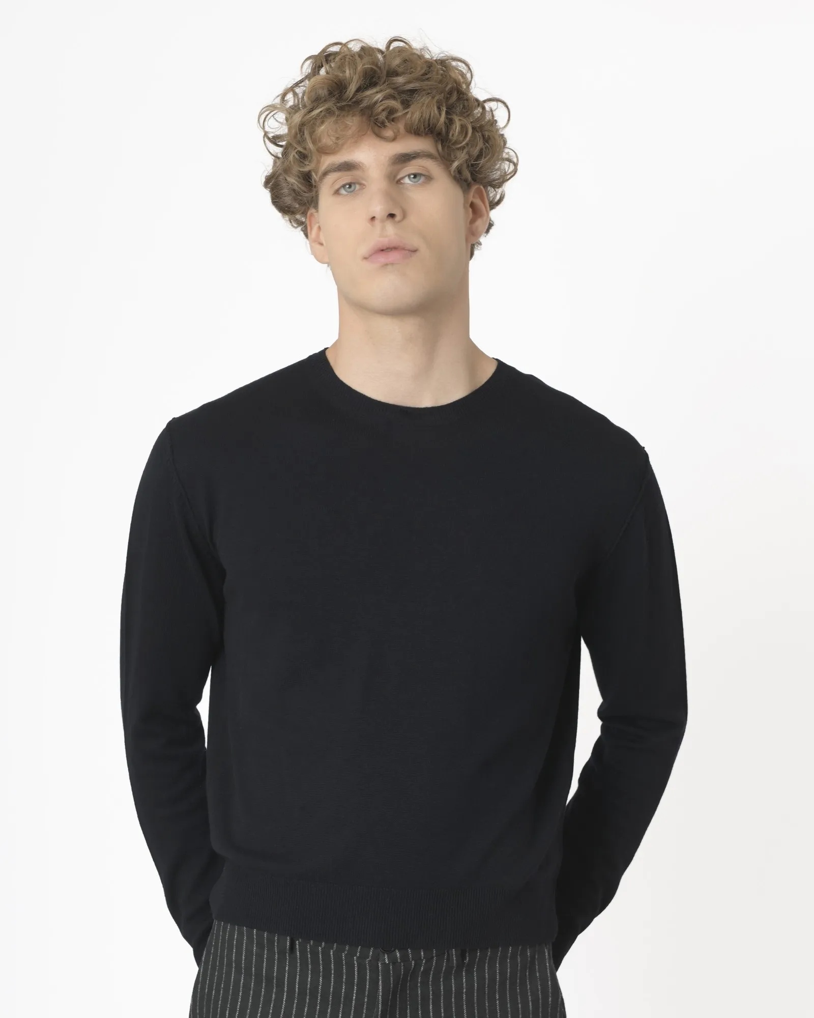 Pull noir en laine et cachemire 120% Lino 