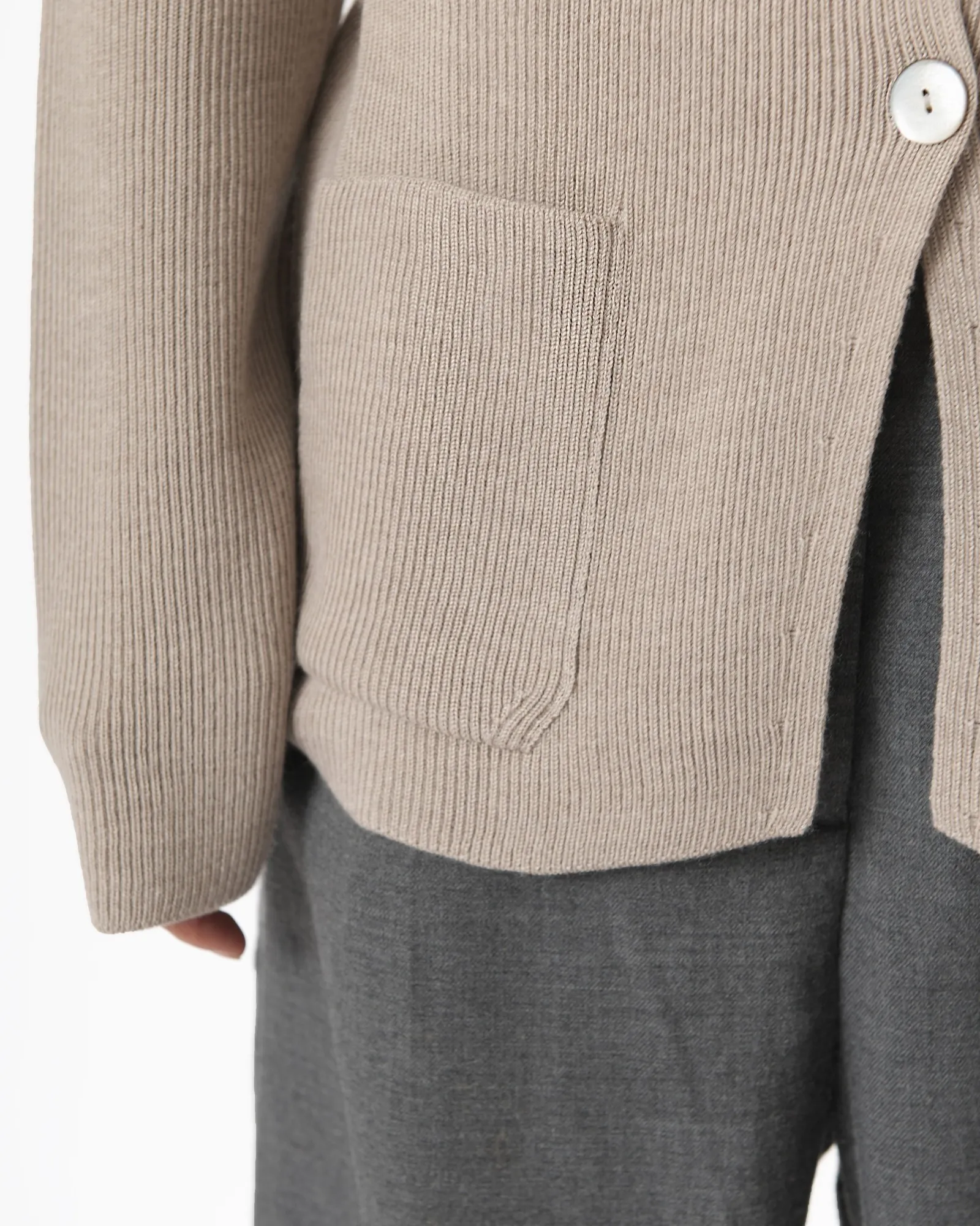 Cardigan en laine beige Manostorti 