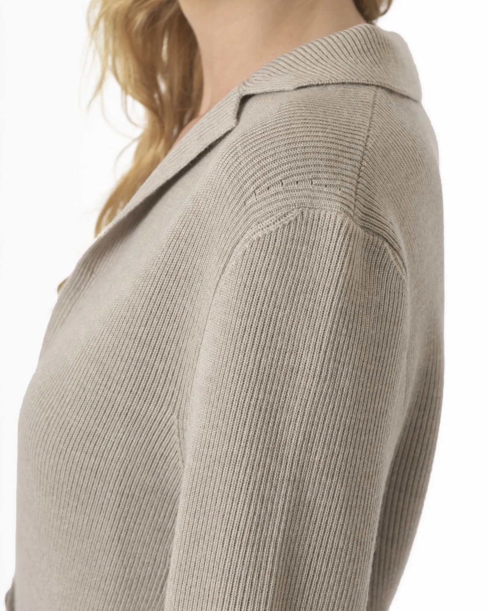 Cardigan en laine beige Manostorti 