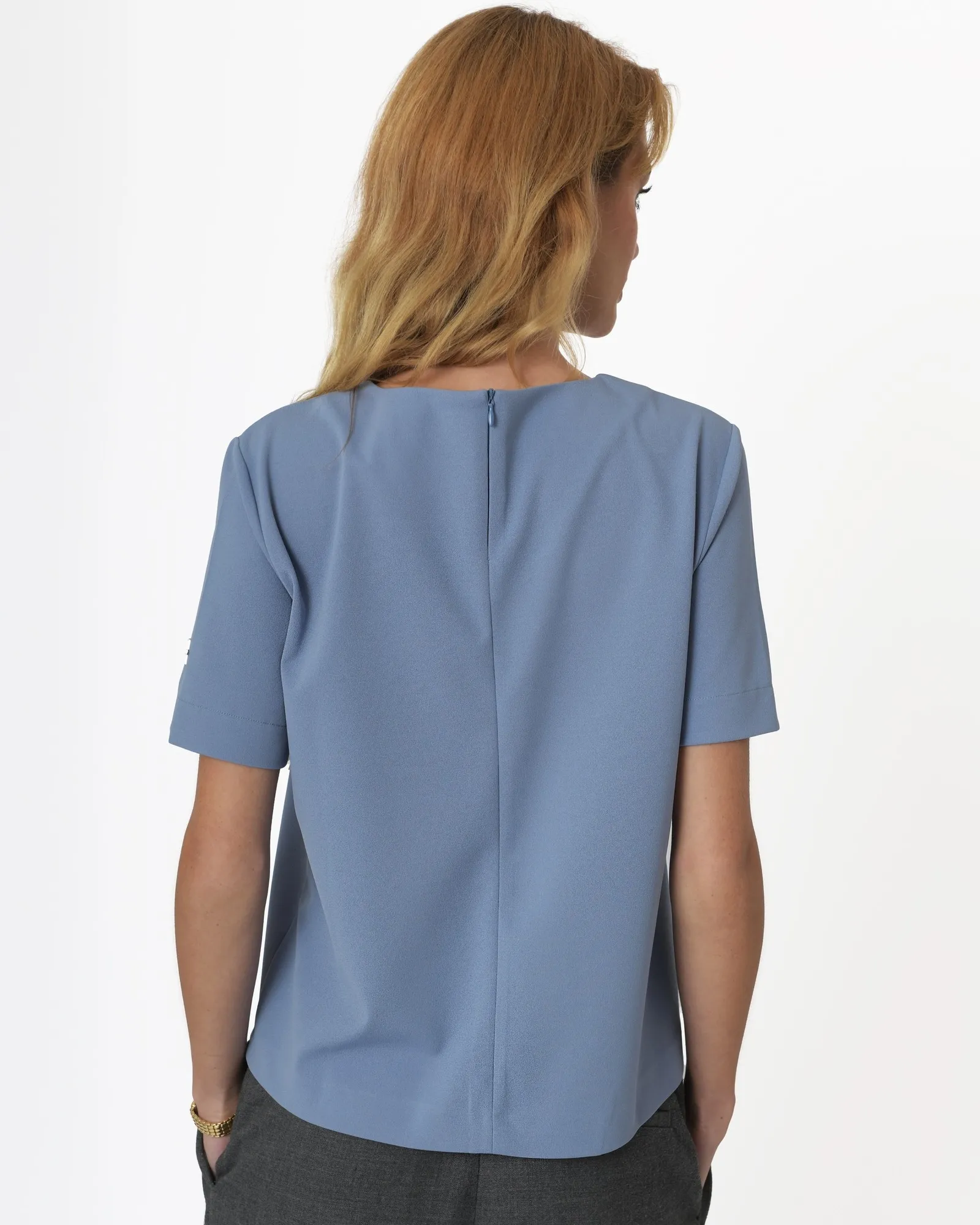 Top en crêpe bleu à broderies floraux SVNTY 