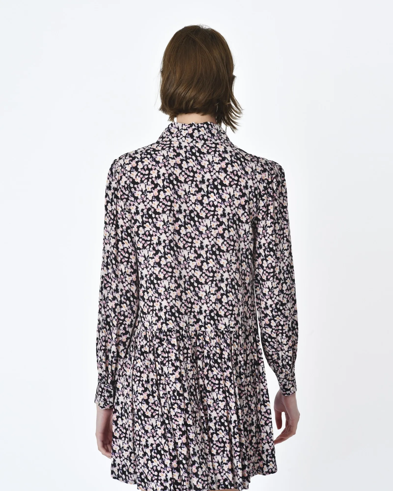 Robe motif all over fleur rose fond noir Idano 