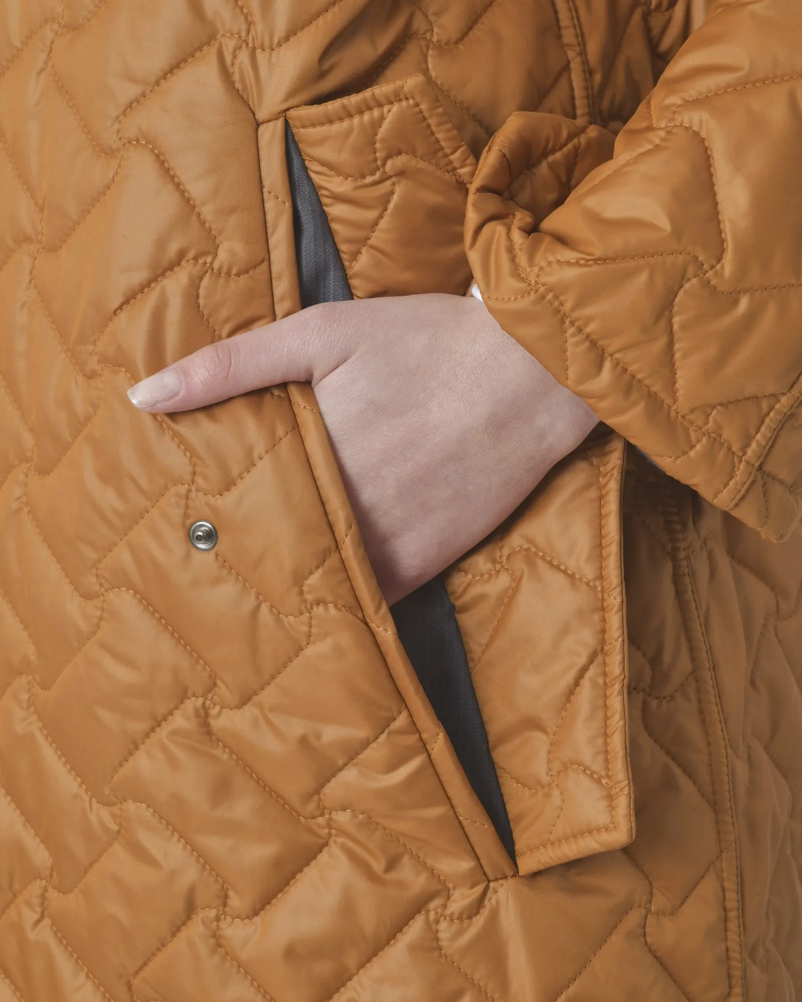 Manteau matelassé d'ensemble camel Tela 