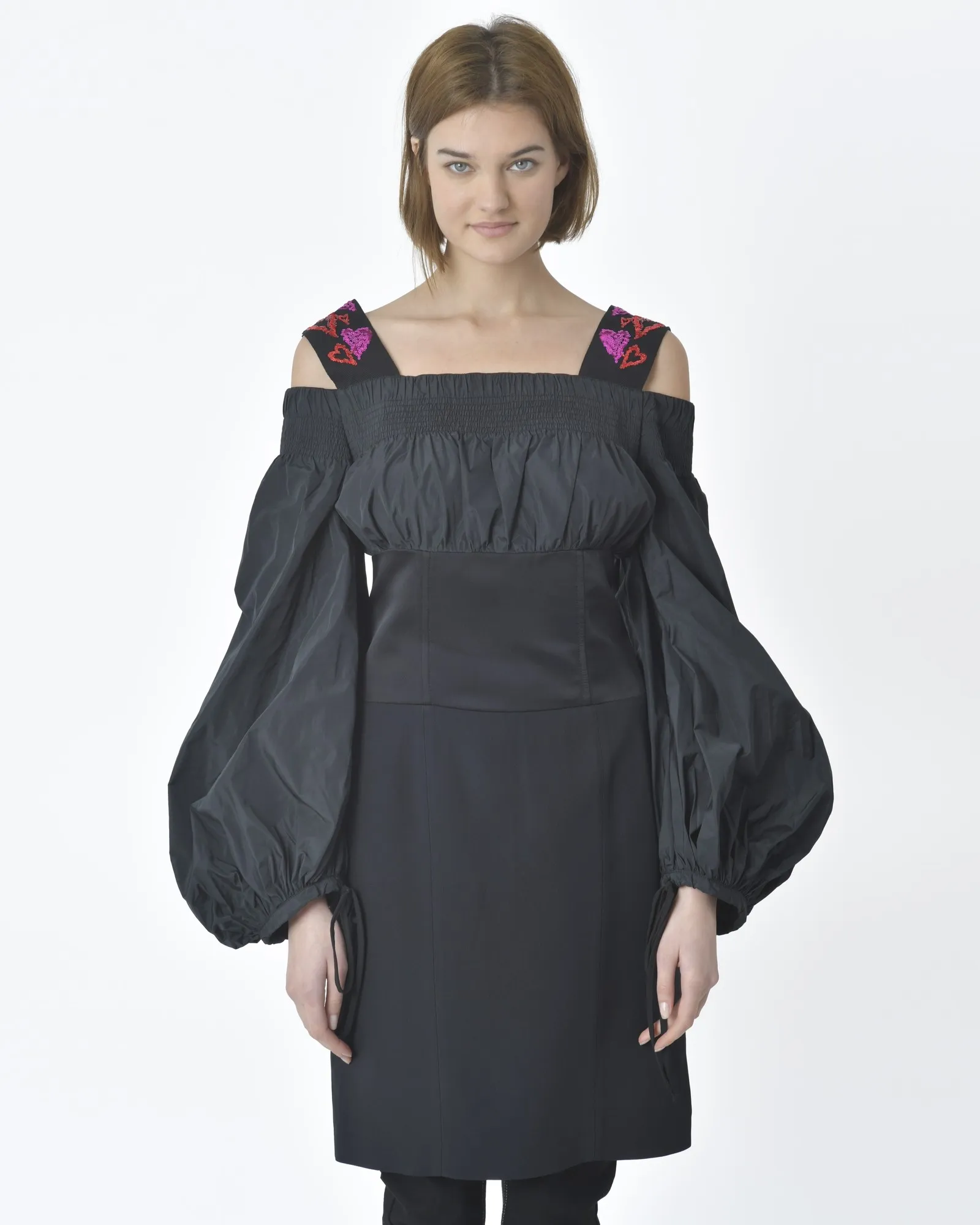 Robe noire avec sequin rose et rouge Space Simona Corsellini 