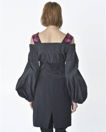 Robe noire avec sequin rose et rouge Space Simona Corsellini 