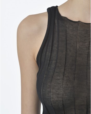 Top asymétrique noir maille fine effet côtelet Masnada 