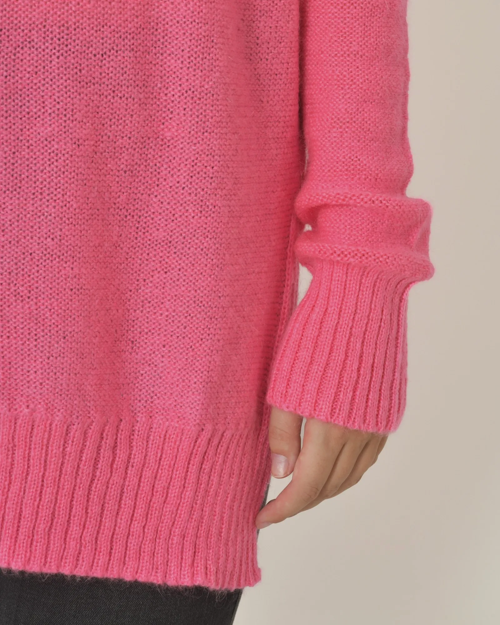 Pull en mohair mélangé à col roulé rose Emma White 