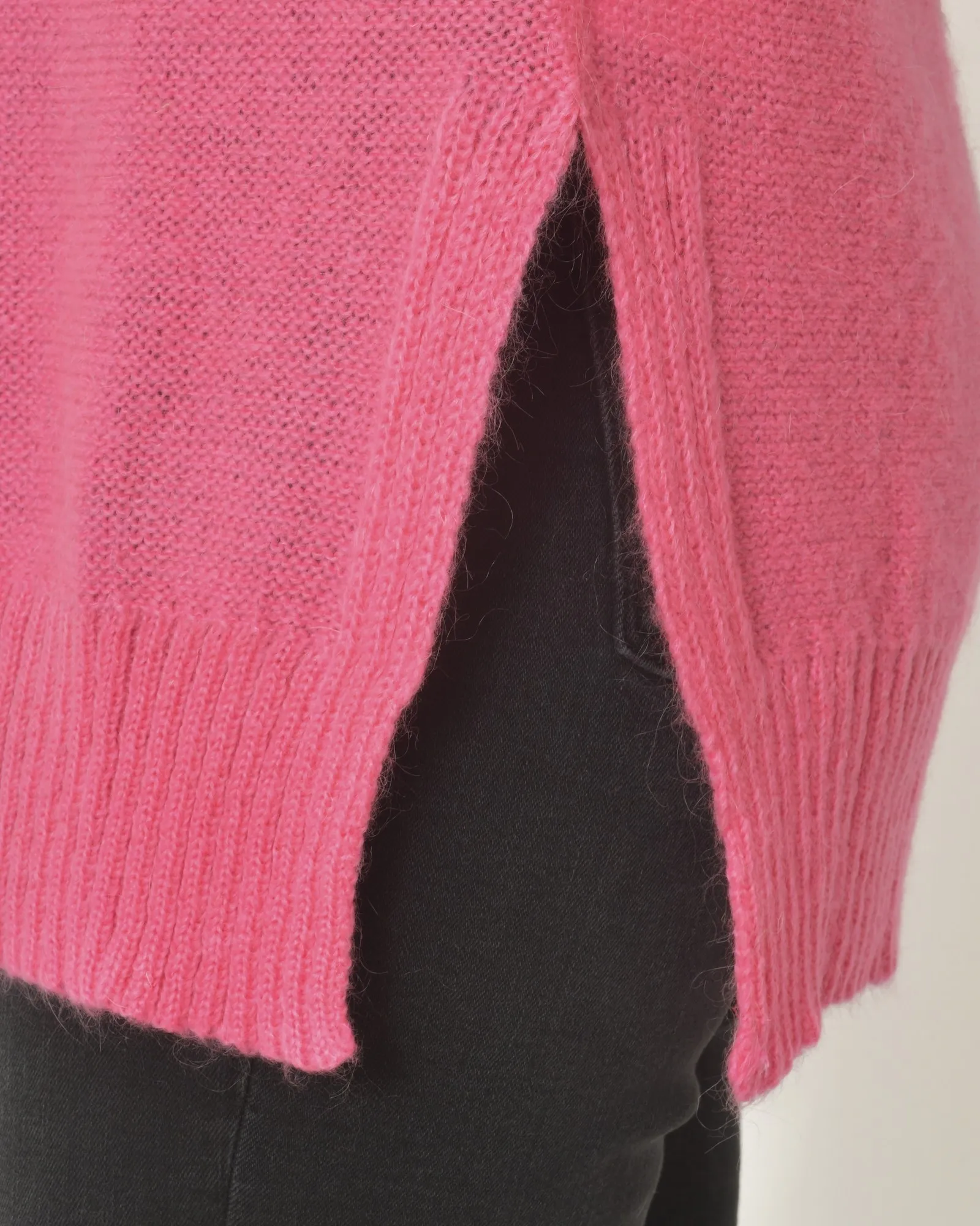 Pull en mohair mélangé à col roulé rose Emma White 