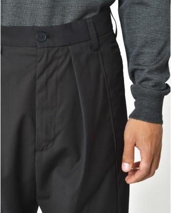 Pantalon noir à plis Ixos 