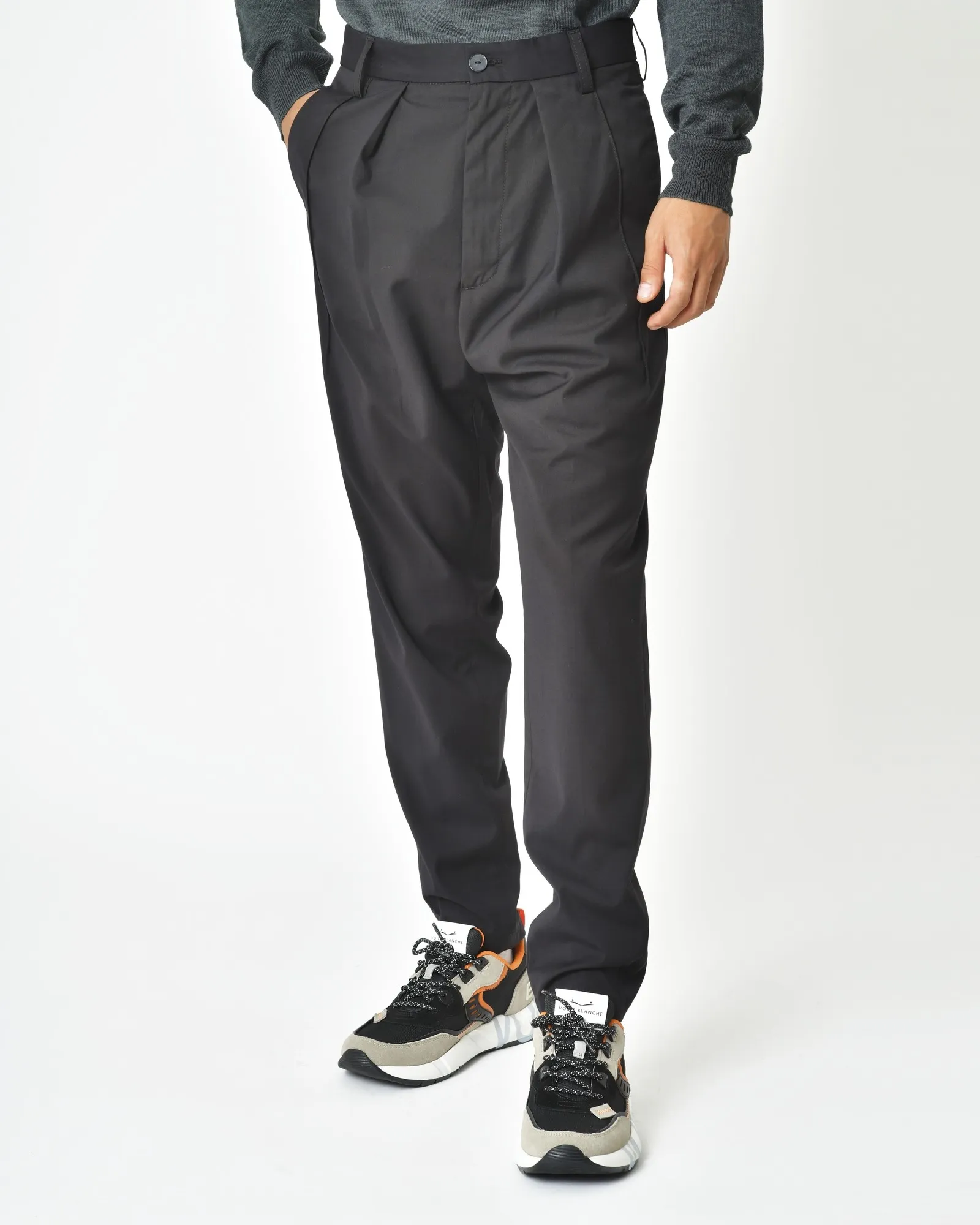 Pantalon noir à plis Ixos 