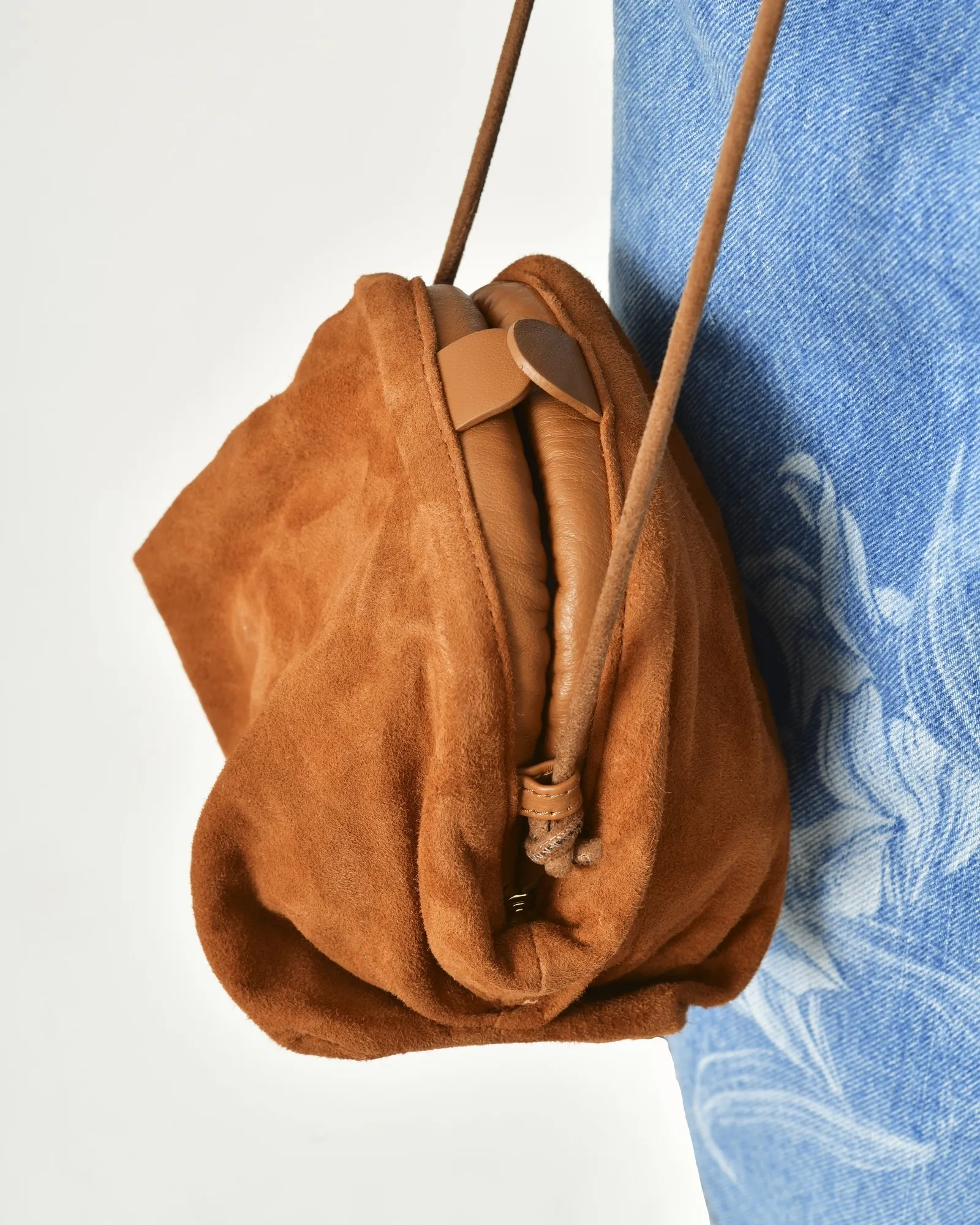 Pochette en daim camel Anita Bilardi 