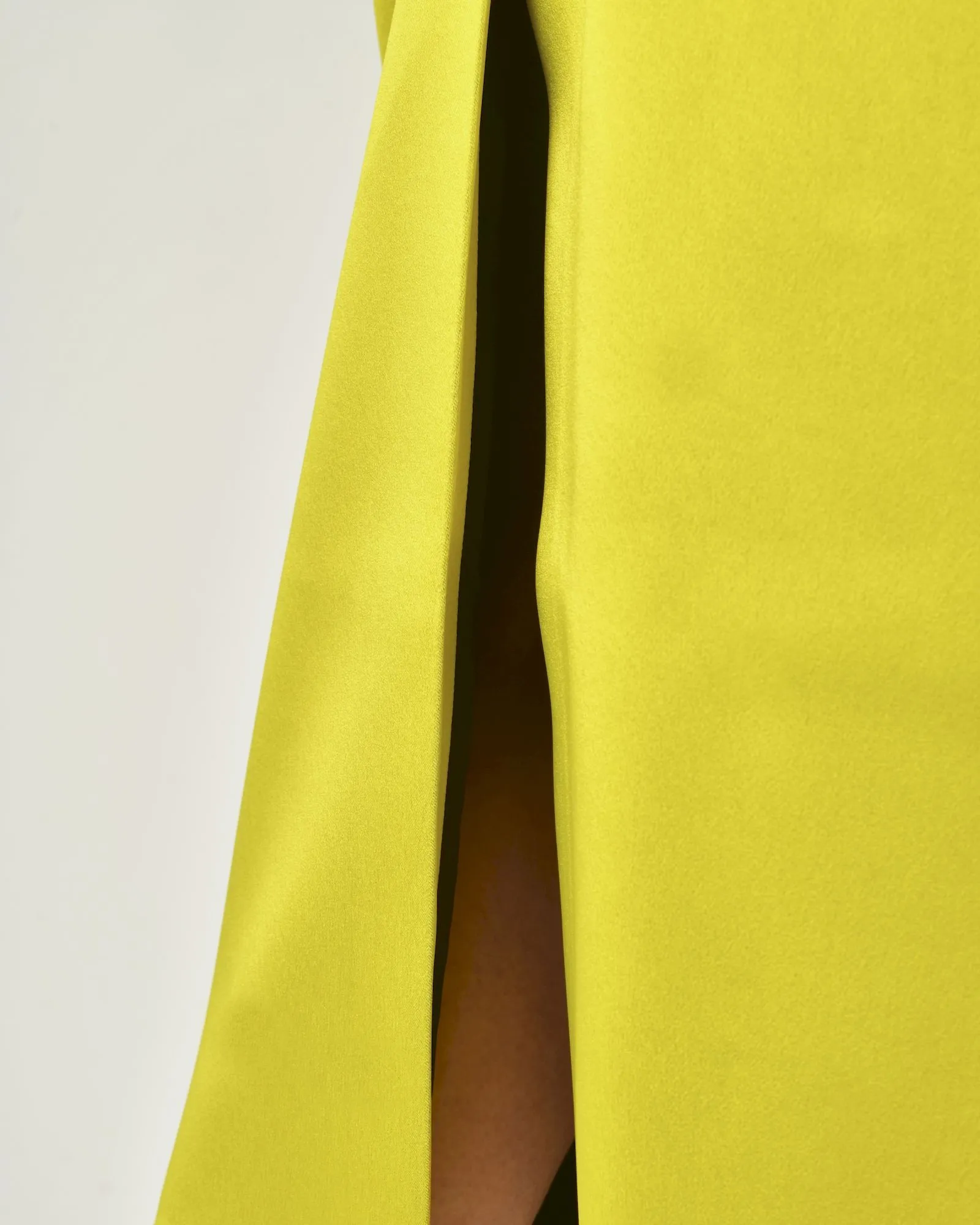 Jupe crayon en satin jaune Parosh 