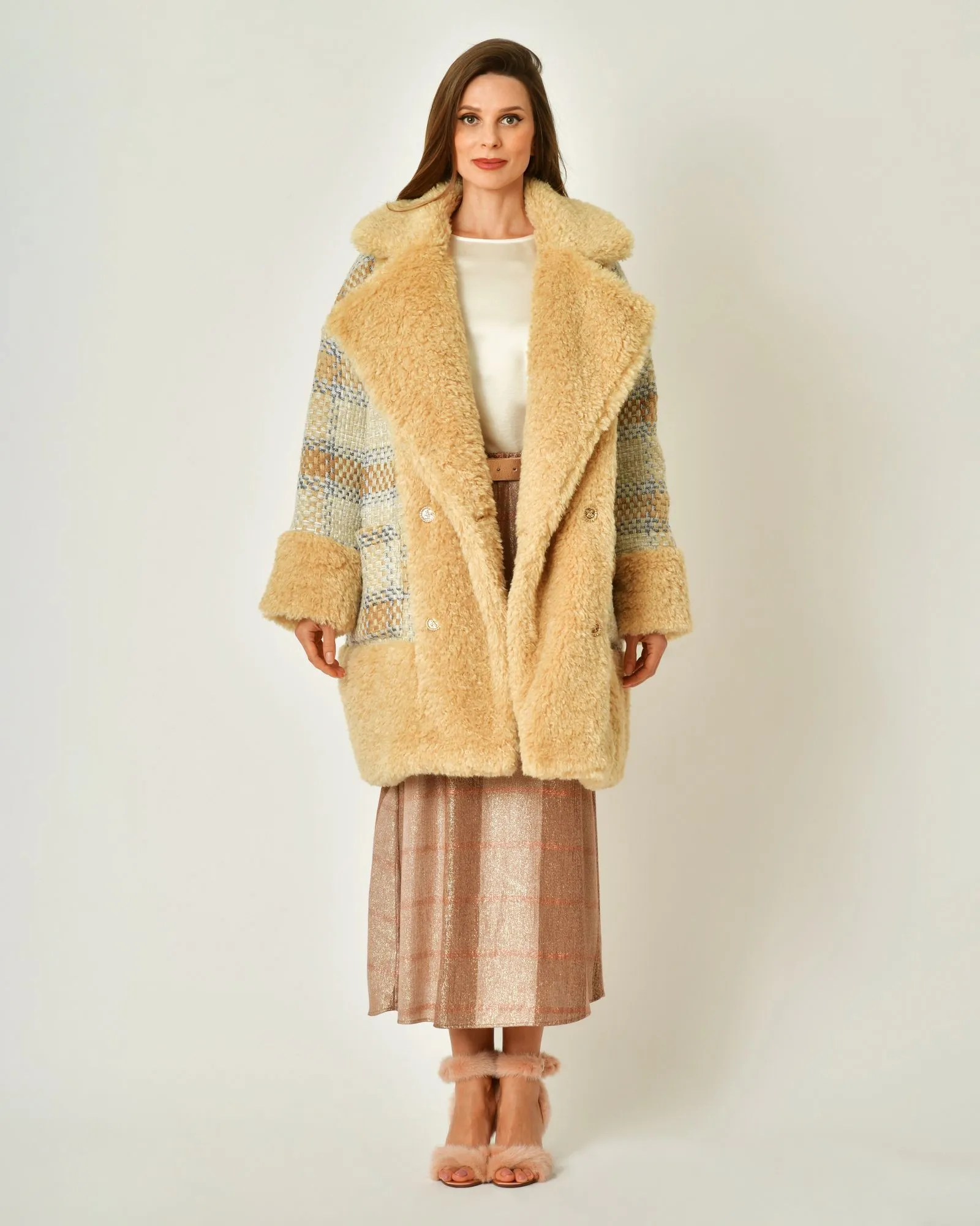 Manteau en fourrure synthétique et tweed beige Edward Achour 