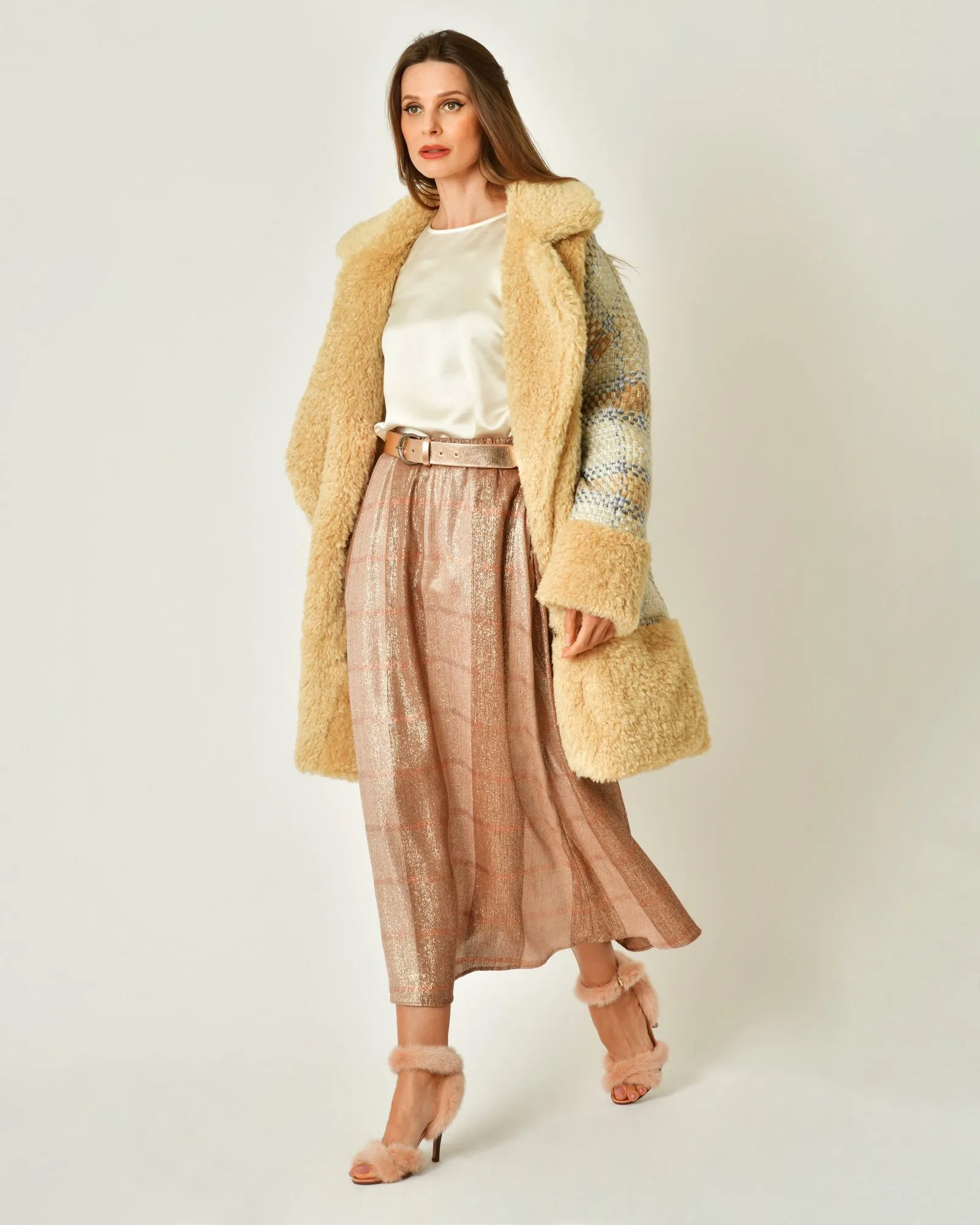 Manteau en fourrure synthétique et tweed beige Edward Achour 