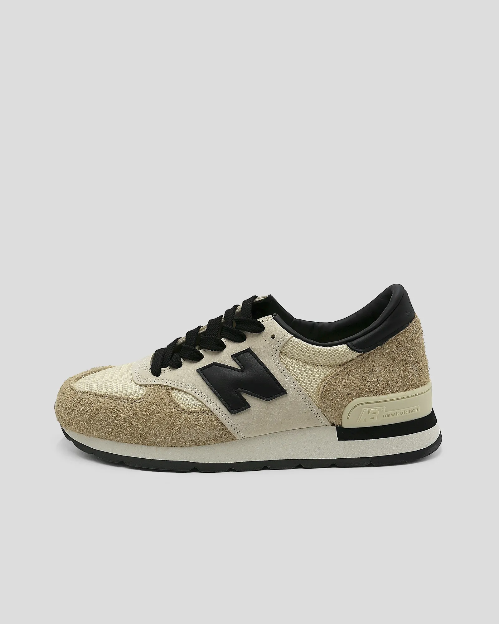 Baskets beige et noire en daim et toile New Balance 