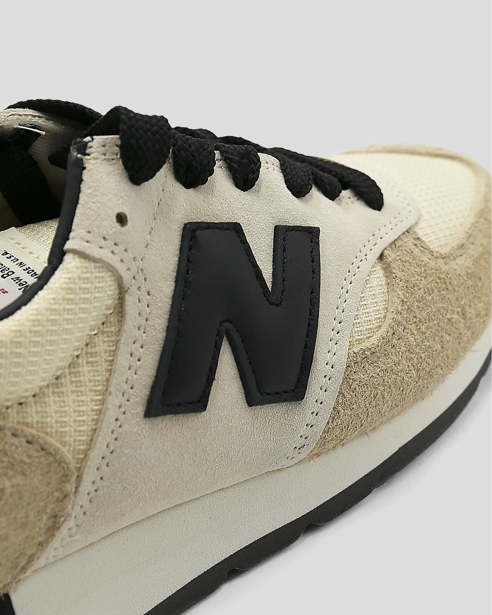 Baskets beige et noire en daim et toile New Balance 