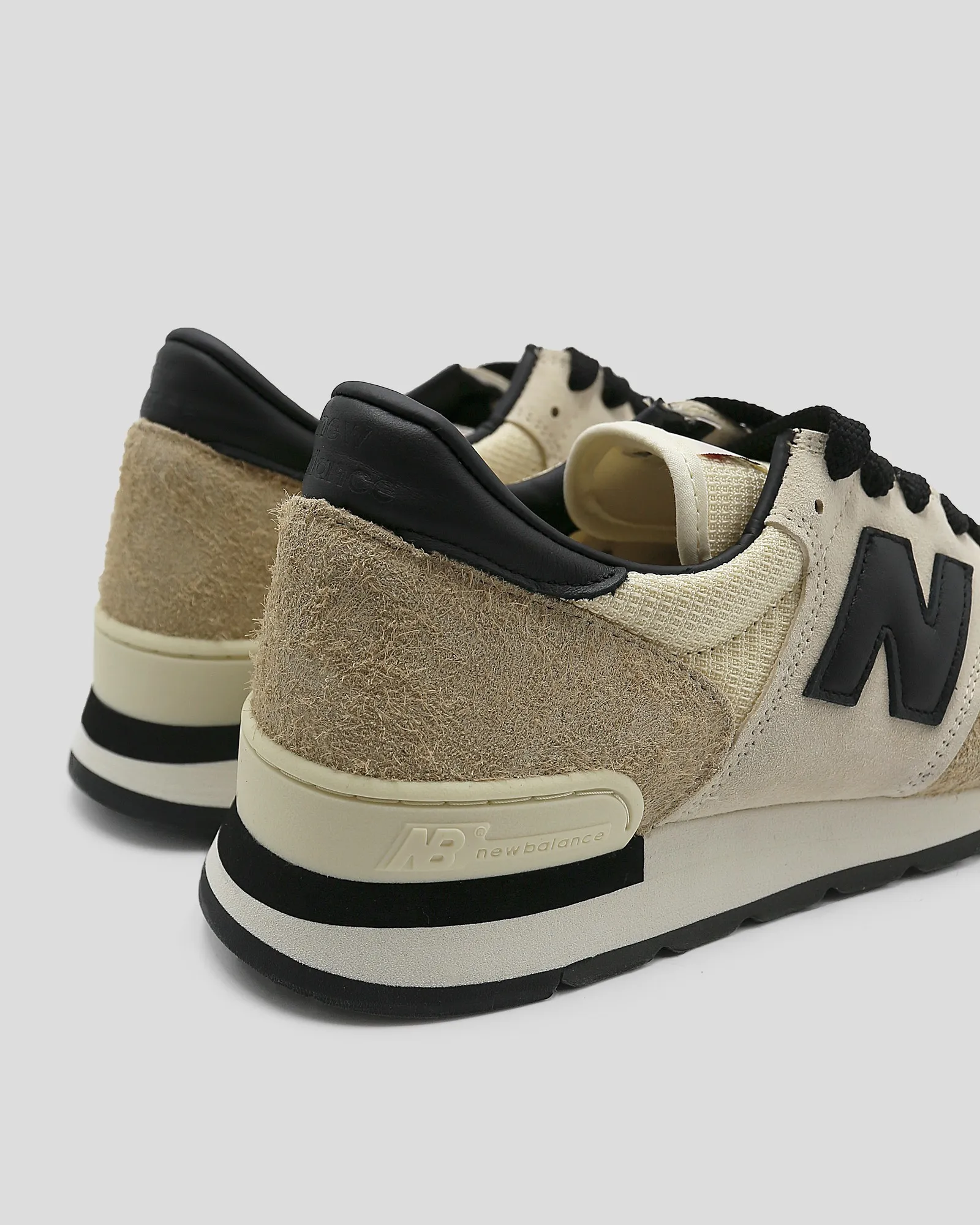 Baskets beige et noire en daim et toile New Balance 