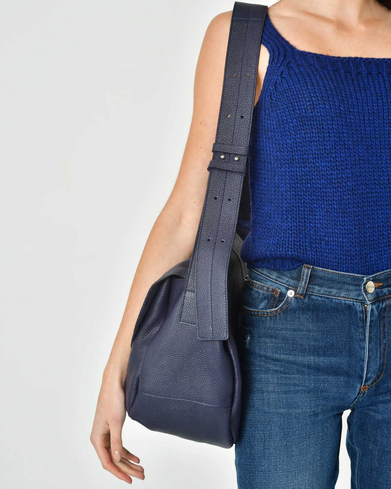 Sac porté épaule en cuir texturé bleu Falorni 