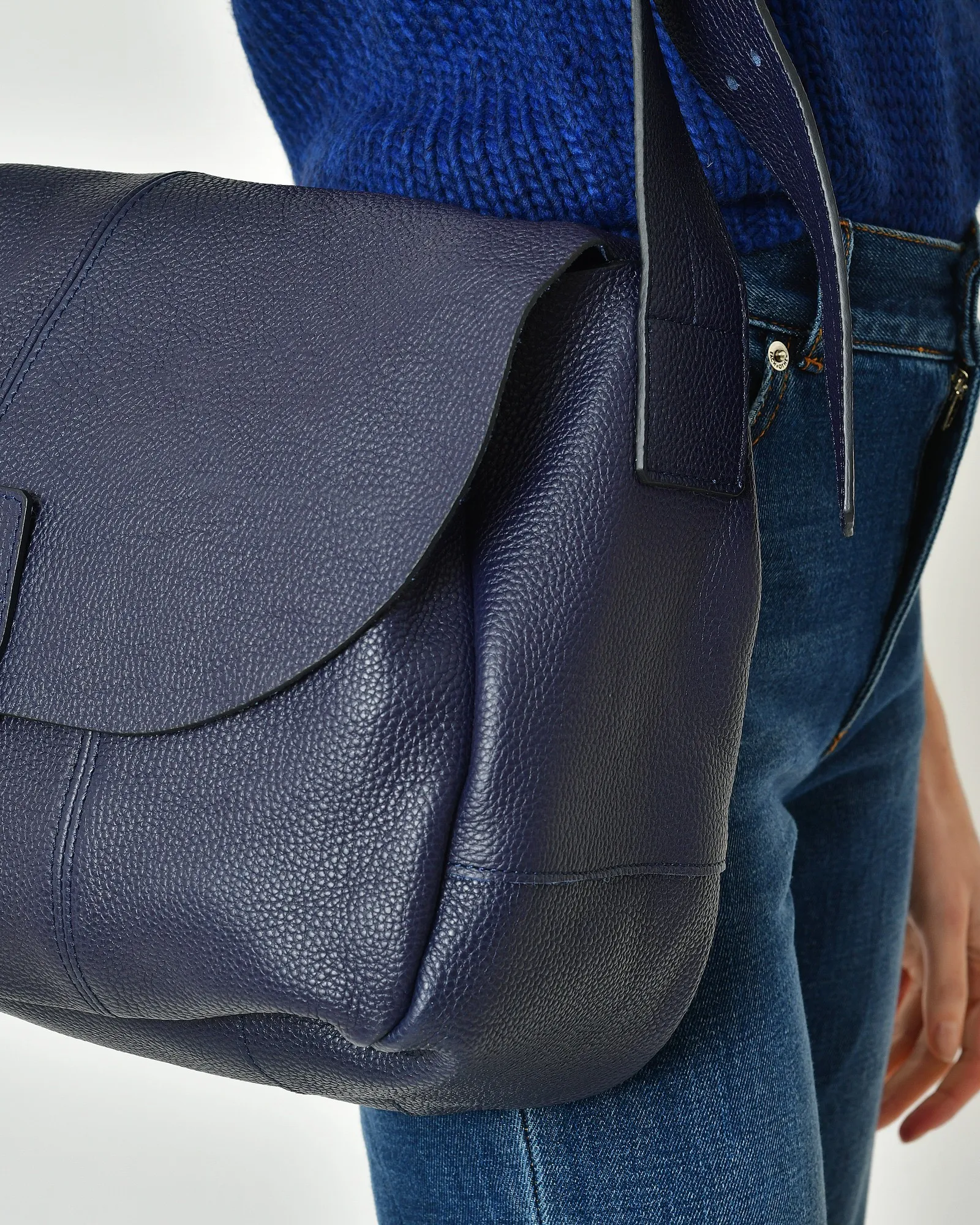 Sac porté épaule en cuir texturé bleu Falorni 