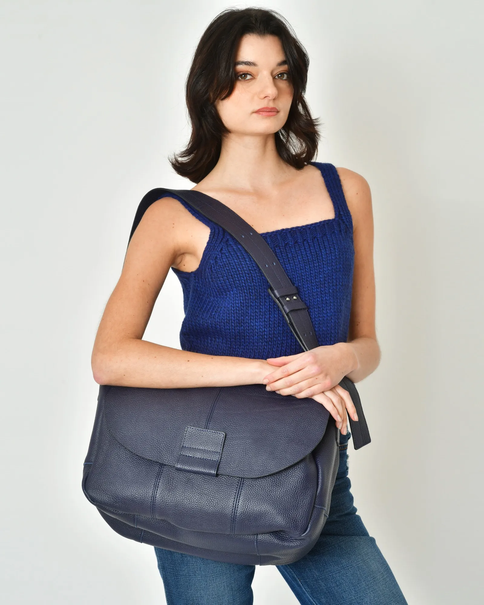 Sac porté épaule en cuir texturé bleu Falorni 