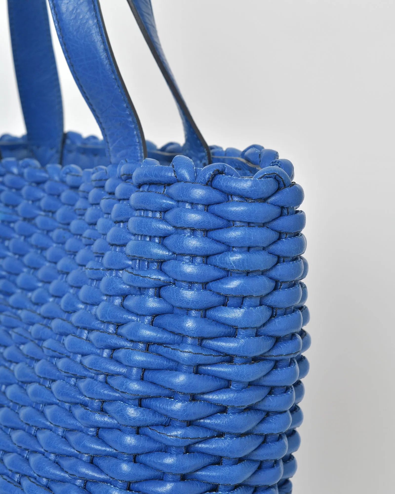 Sac à main en cuir tressé bleu Falorni 