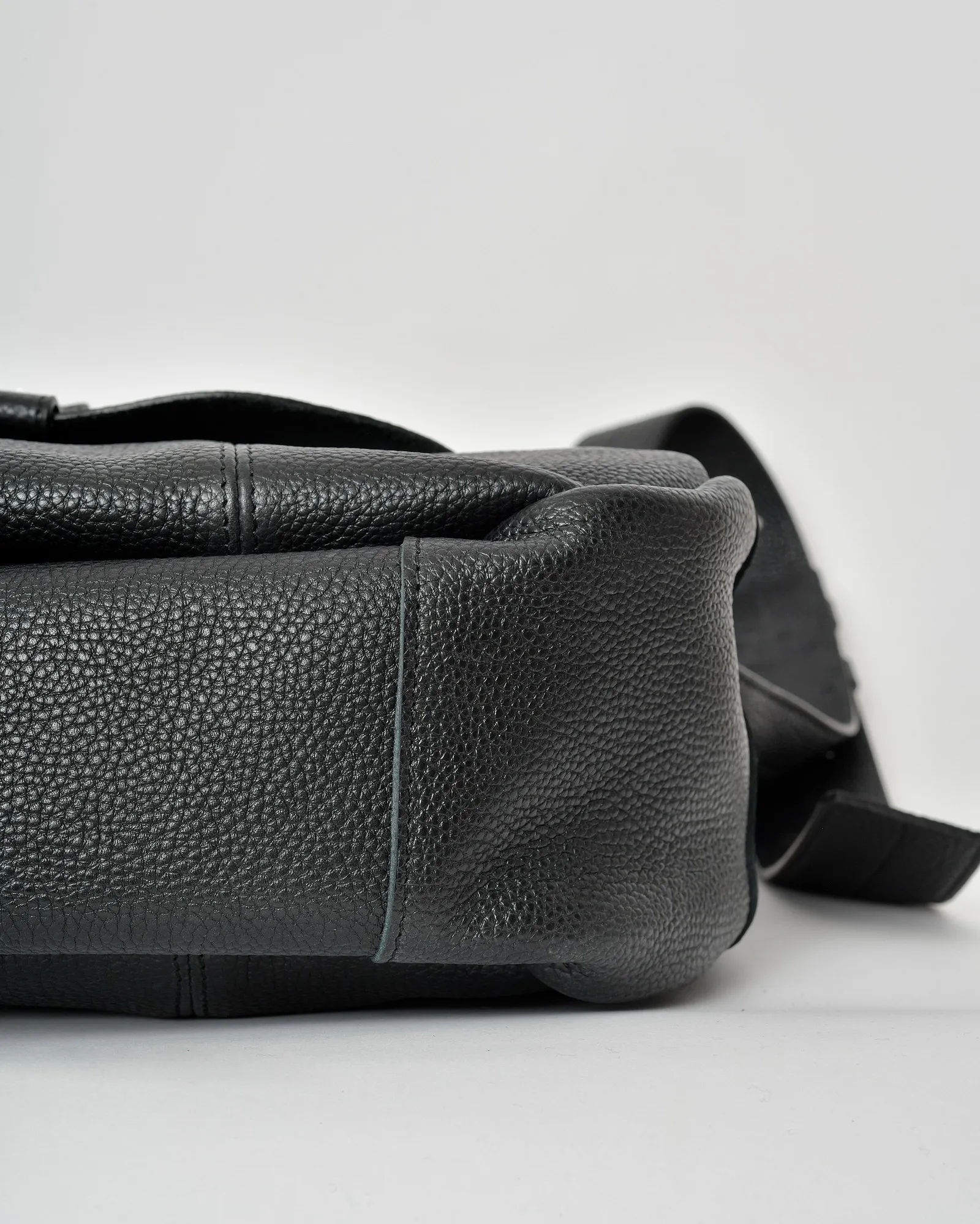 Sac porté épaule en cuir texturé noir Falorni 