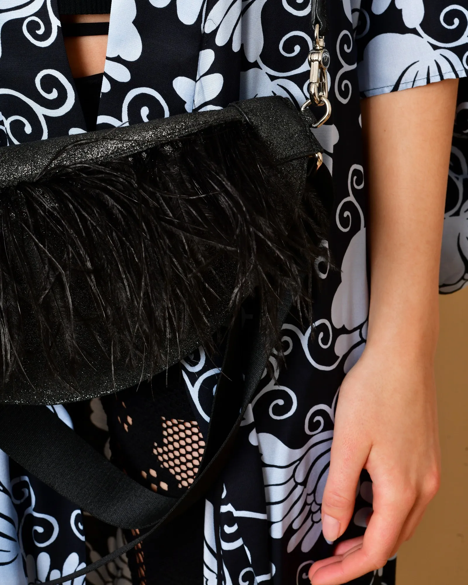 Sac ceinture en cuir pailleté et plumes Lorena Antoniazzi 