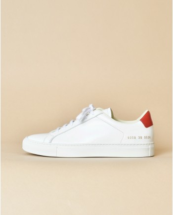 Baskets blanches à empiècement rouge Woman By Common Projects 