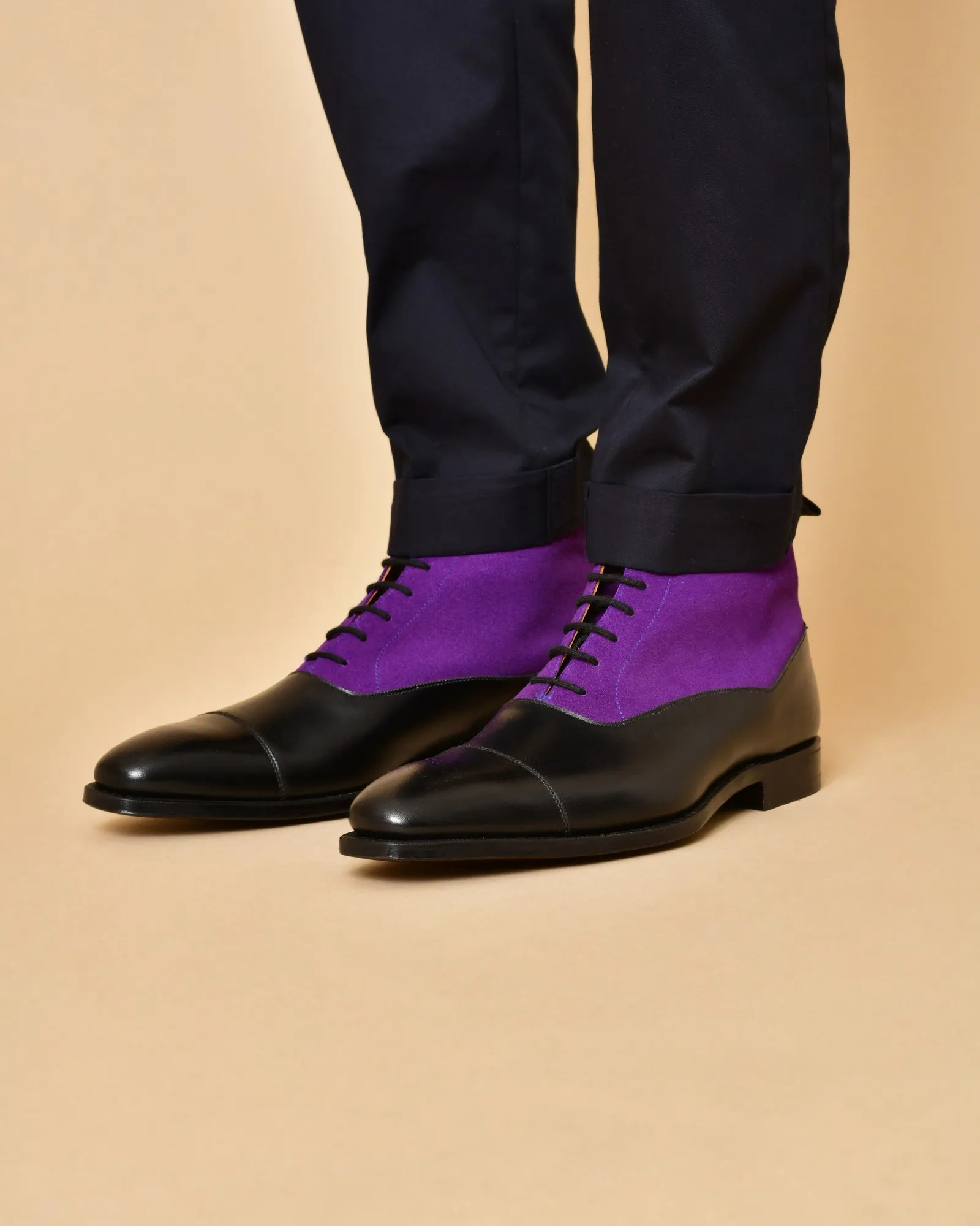 Bottines en cuir noir et suède violet Crockett & Jones 