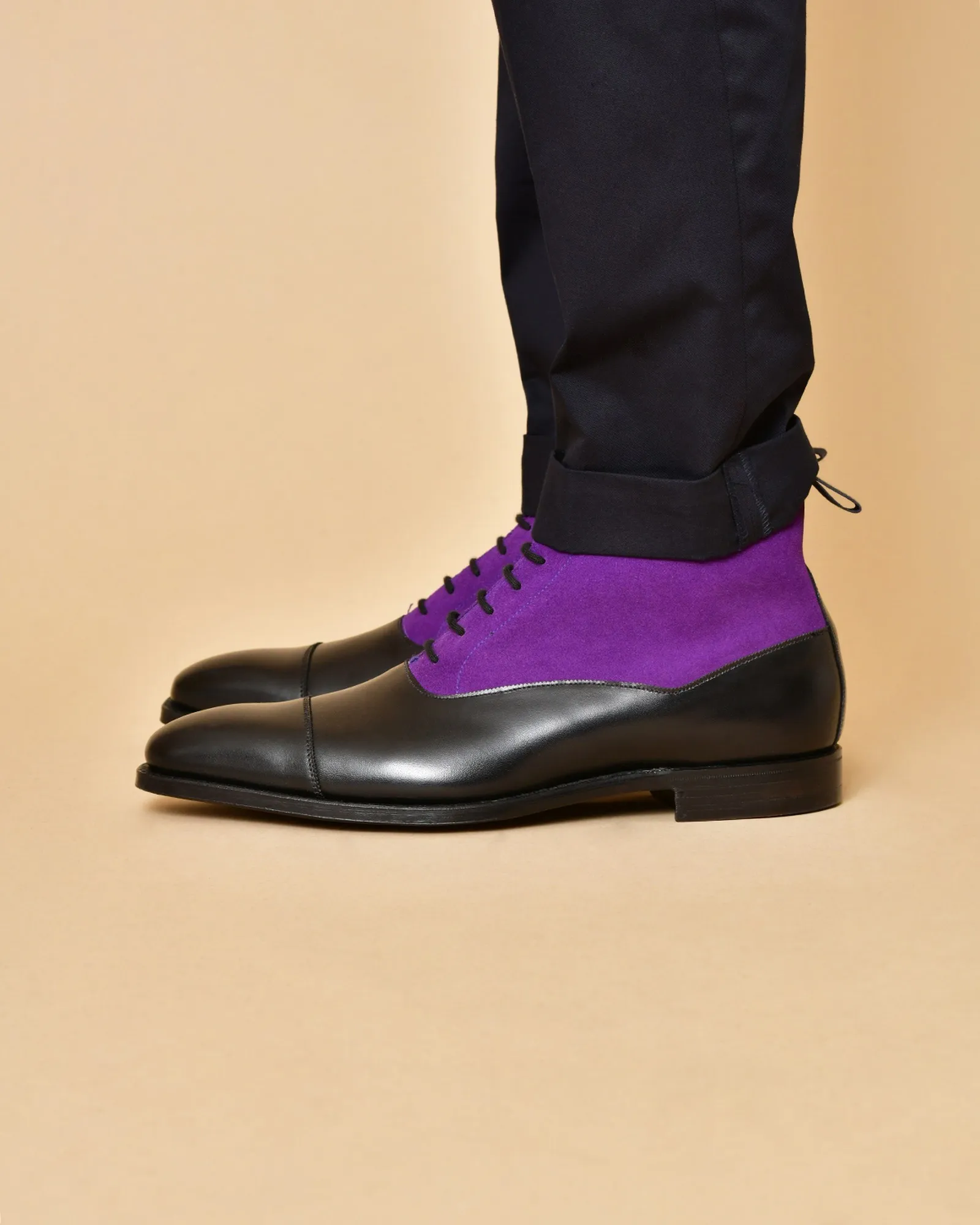 Bottines en cuir noir et suède violet Crockett & Jones 