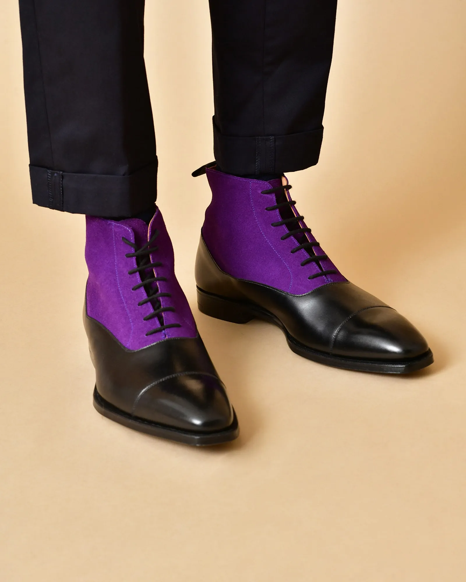 Bottines en cuir noir et suède violet Crockett & Jones 