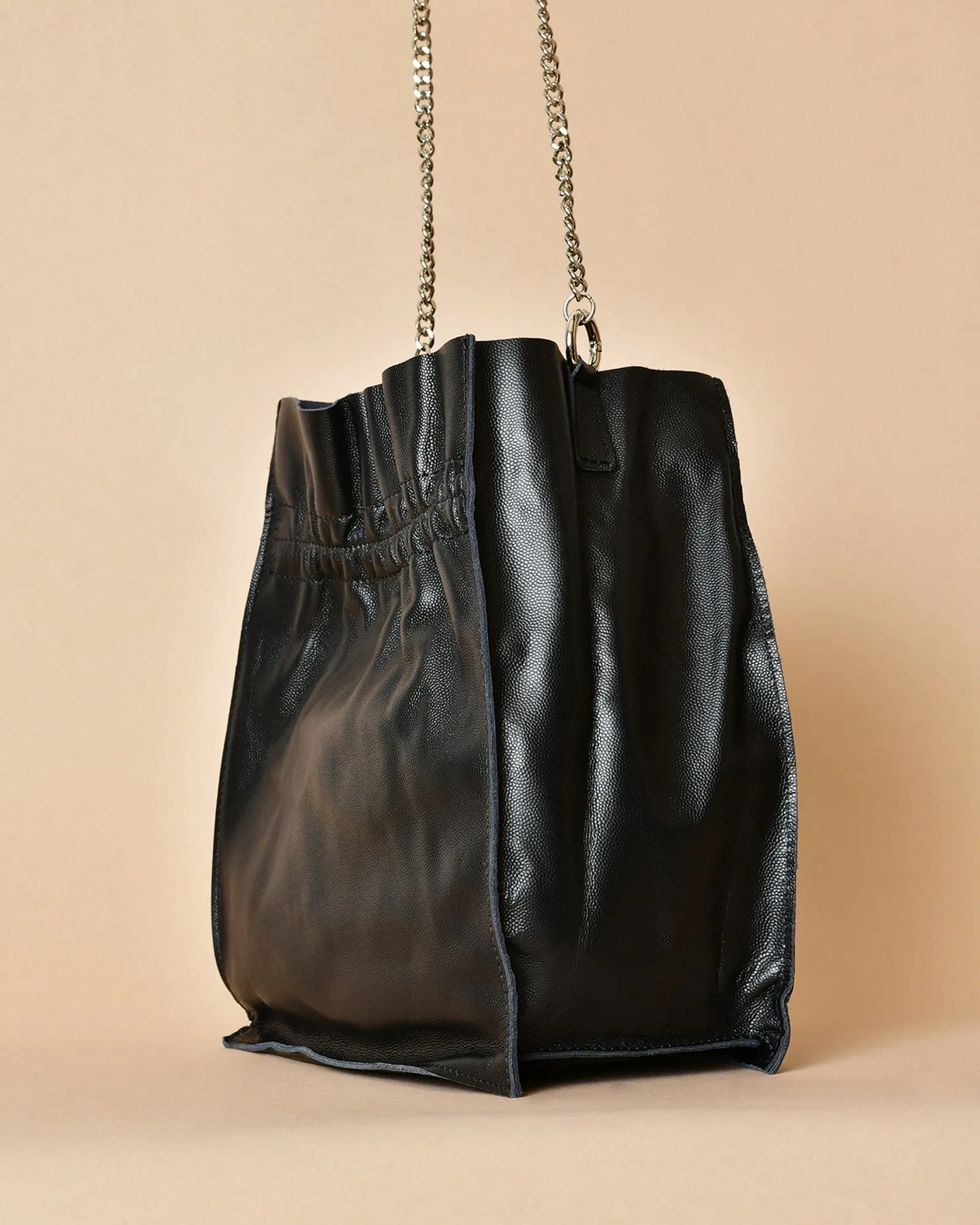 Sac bandoulière en cuir noir grainé Falorni 