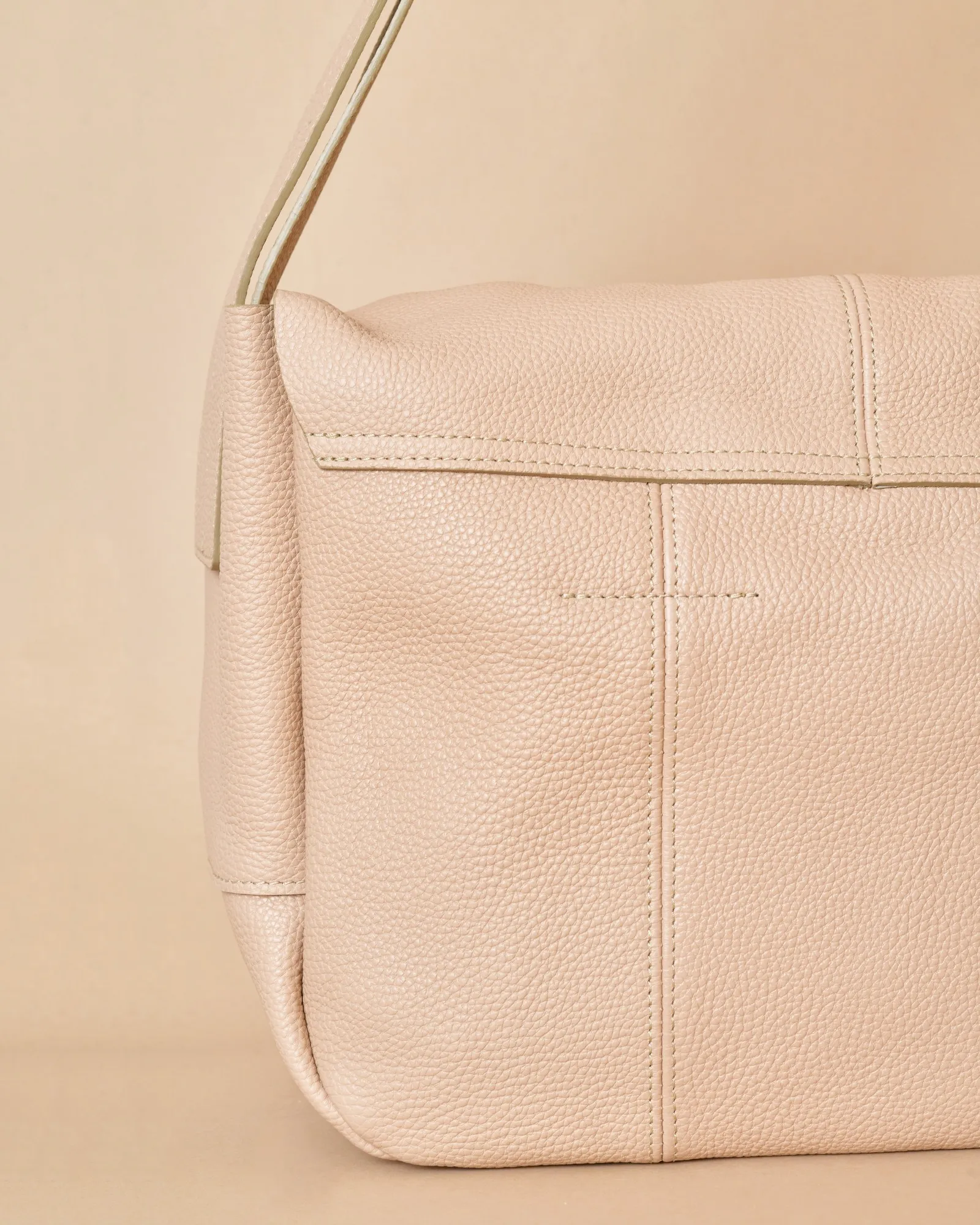 Sac porté épaule en cuir texturé beige Falorni 