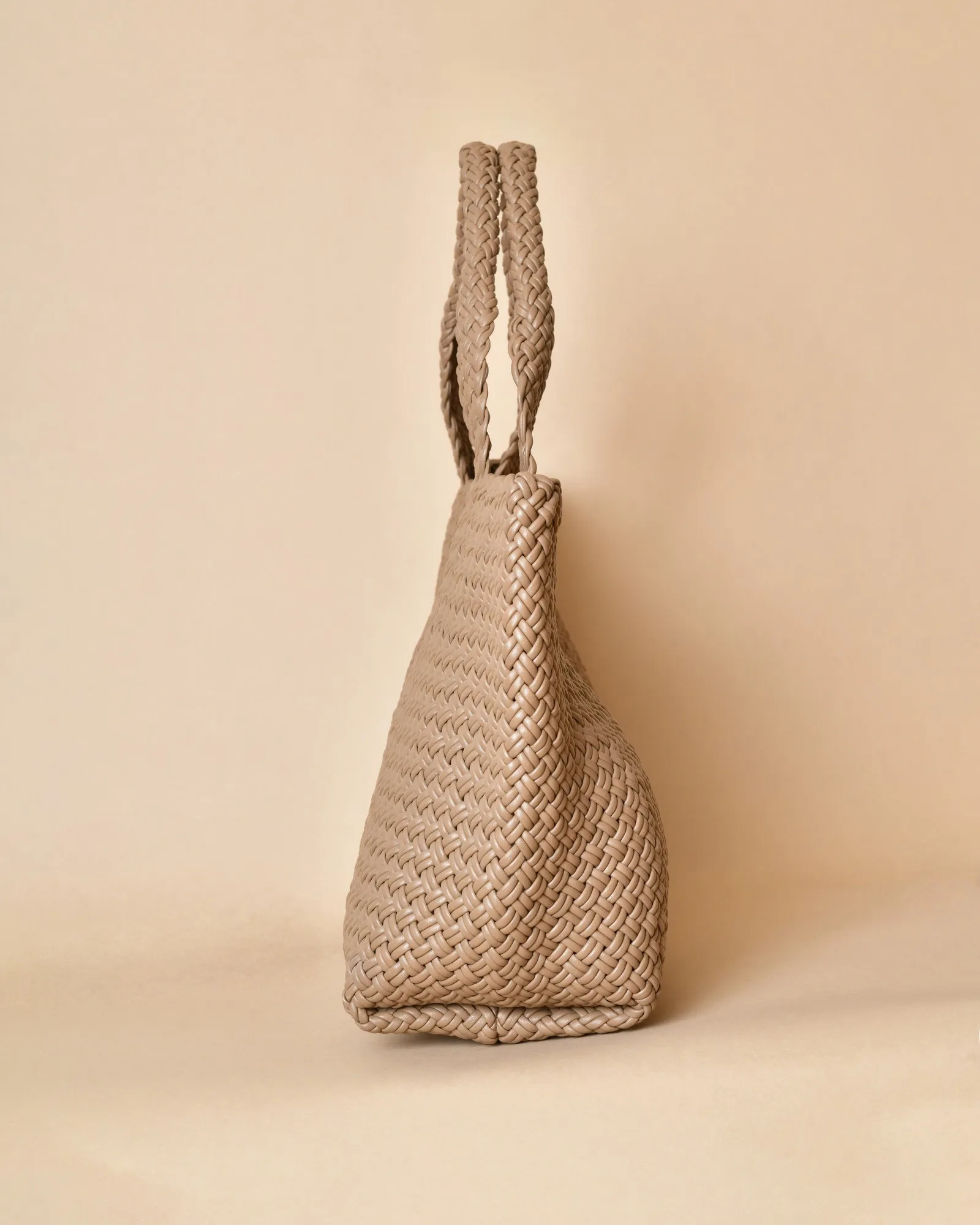 Sac porté épaule en cuir tressé taupe Falorni 