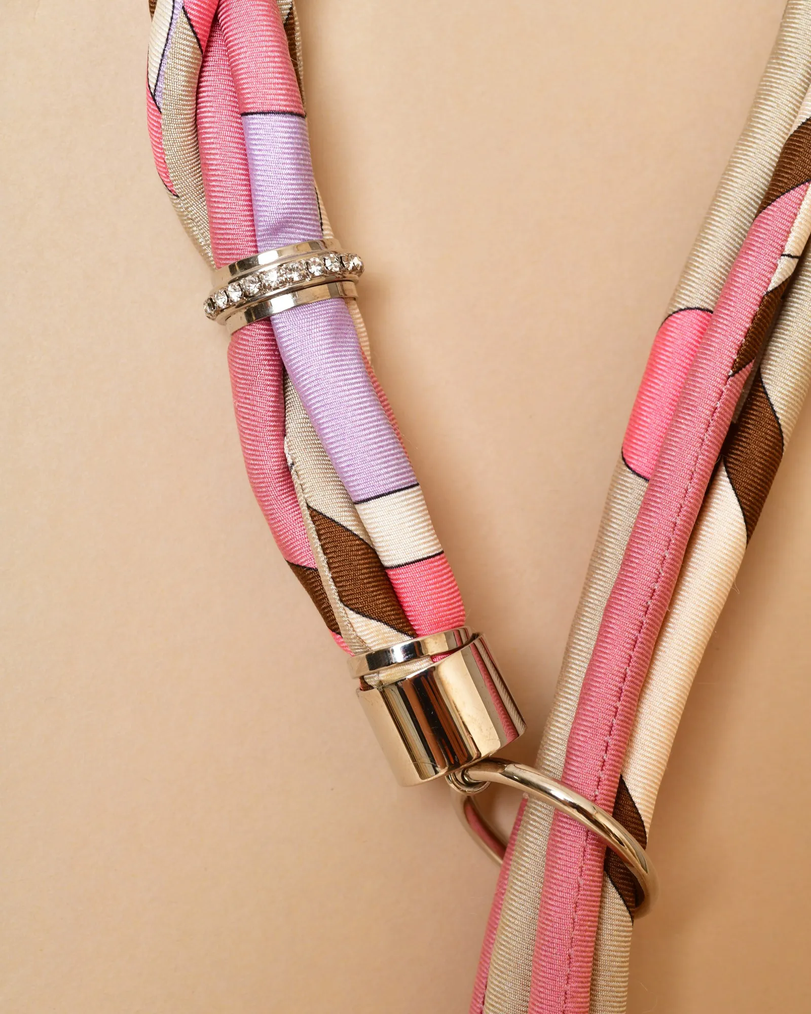 Collier en tissu imprimé rose à anneaux Emilio Pucci 