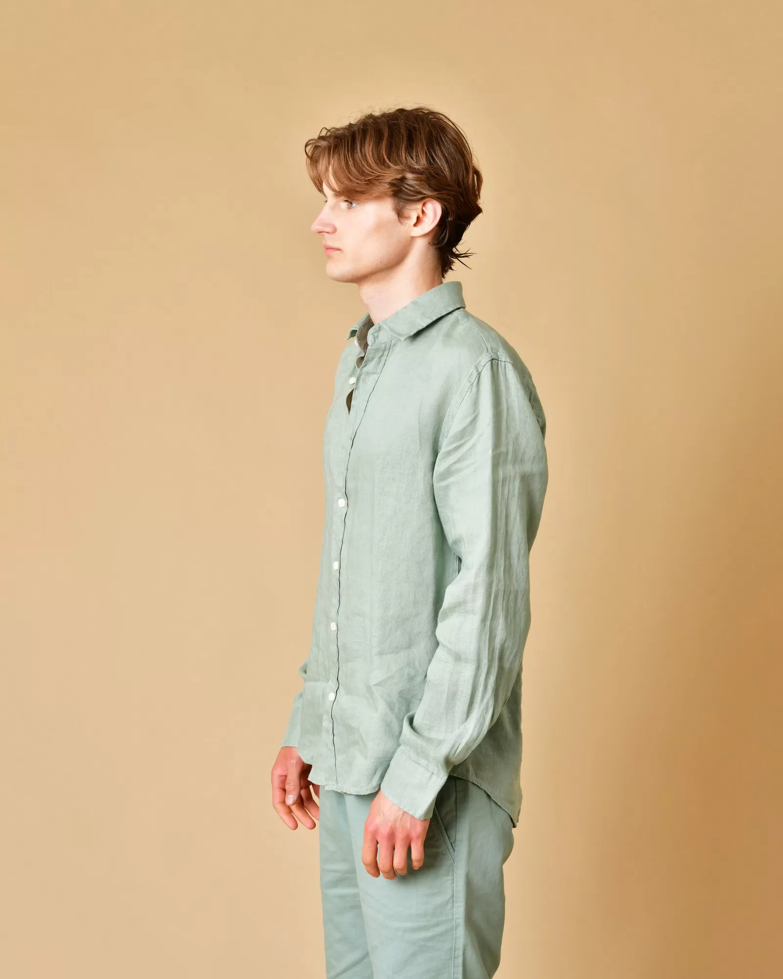 Chemise en lin vert de gris AT.P.CO 