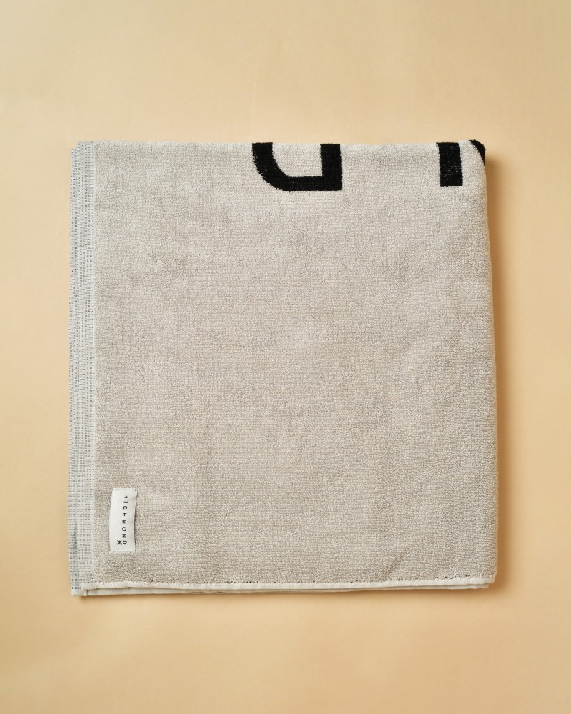 Serviette en coton gris à imprimé John Richmond 