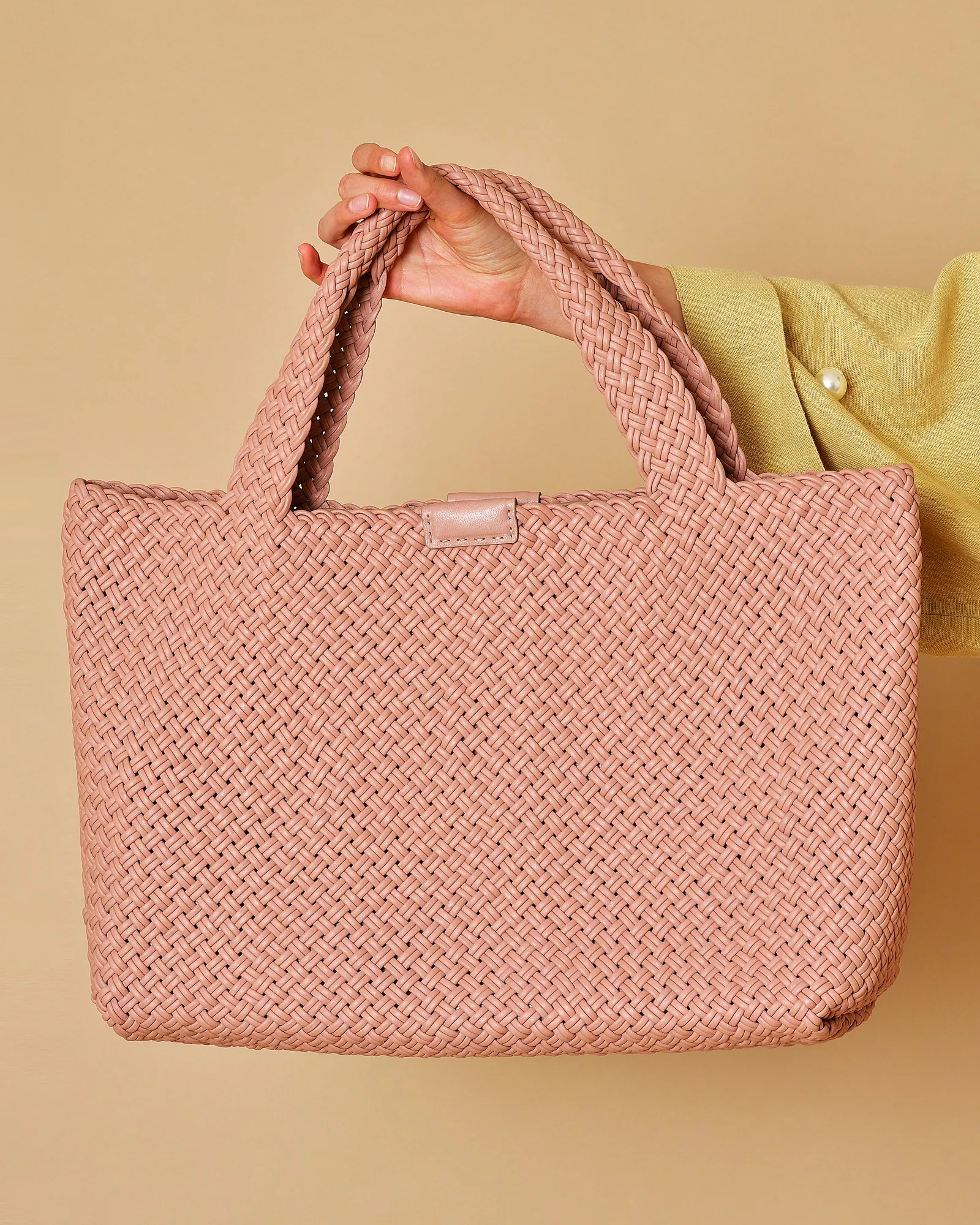 Sac porté épaule en cuir tressé rose poudré Falorni 