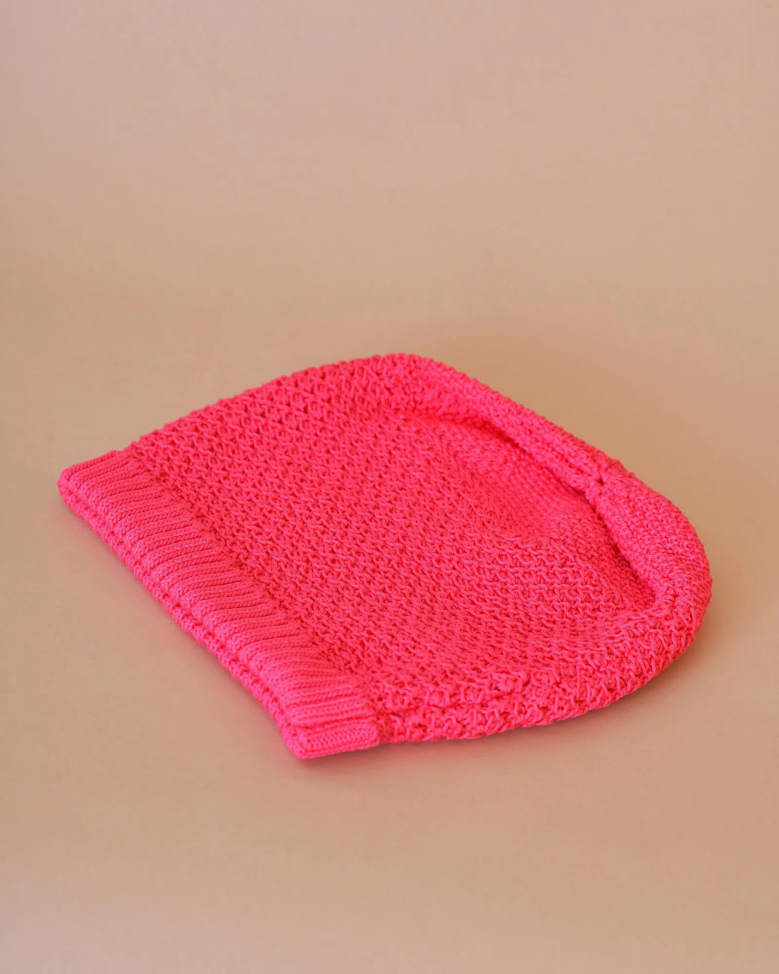 Bonnet en crochet rose Momoni 