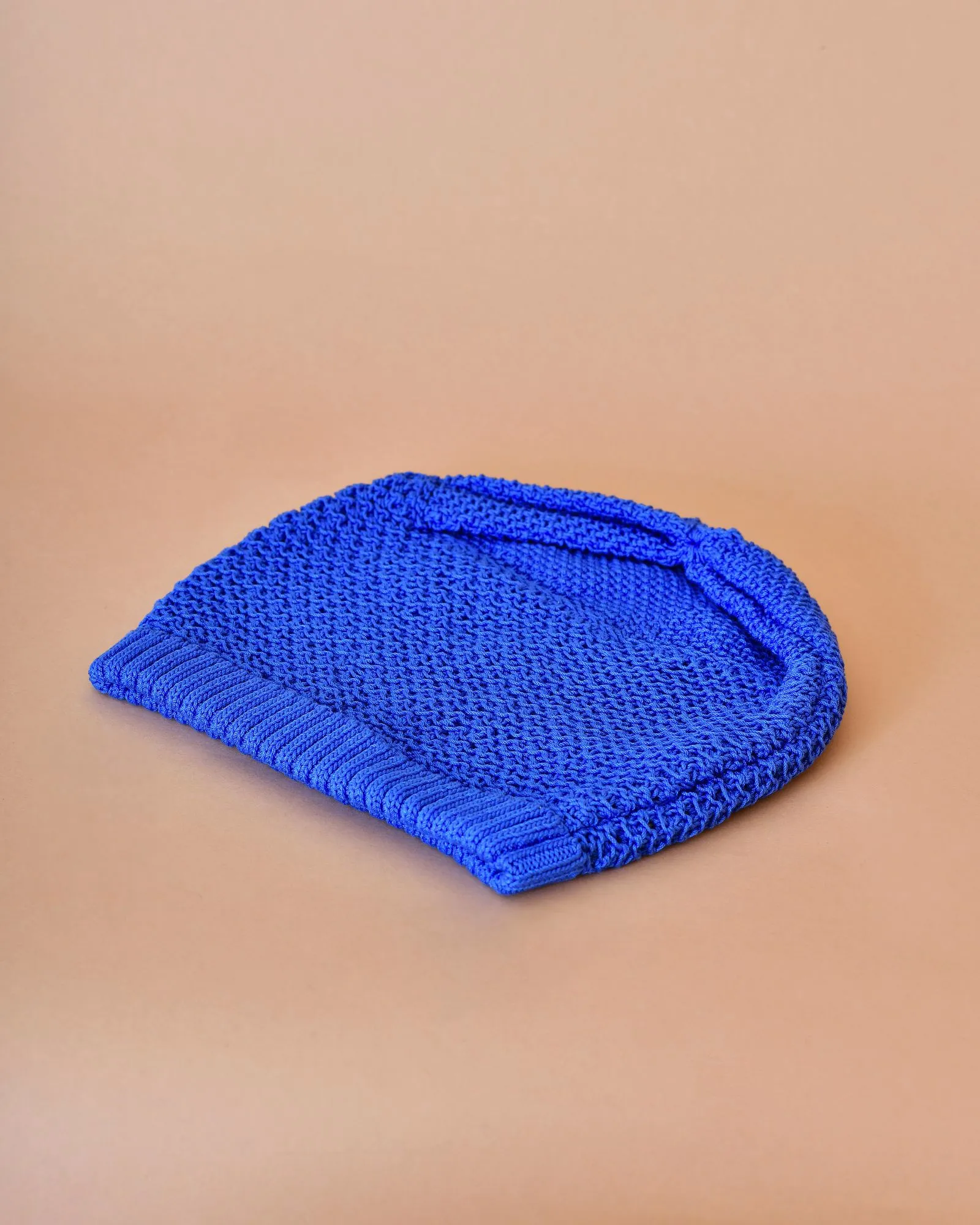 Bonnet en crochet bleu Momoni 