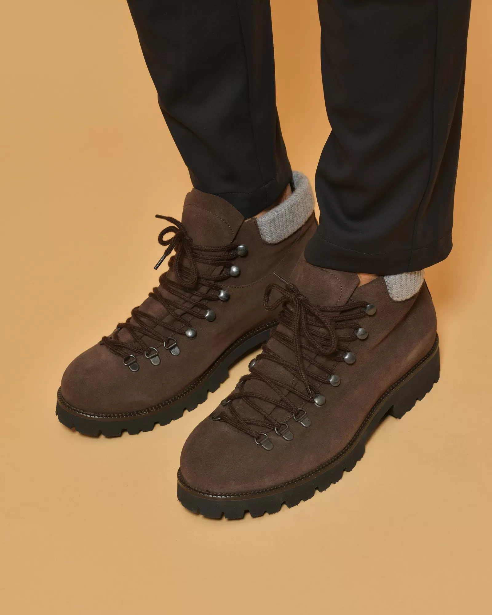 Bottines en daim marron à empiècement Peserico 