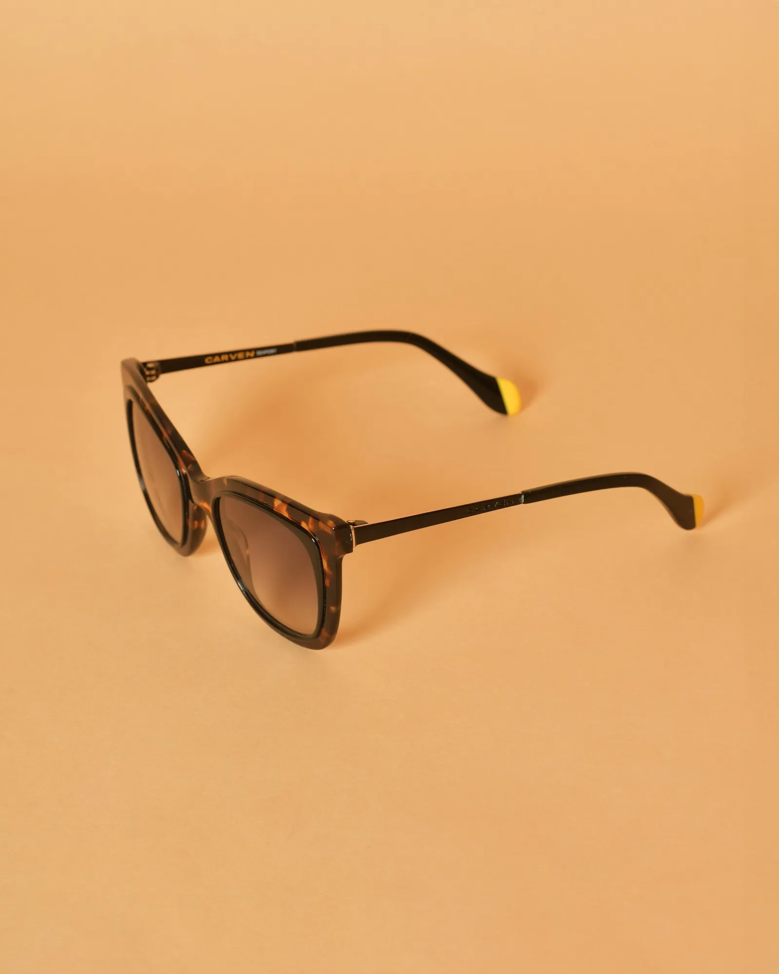 Lunettes marron Carven 