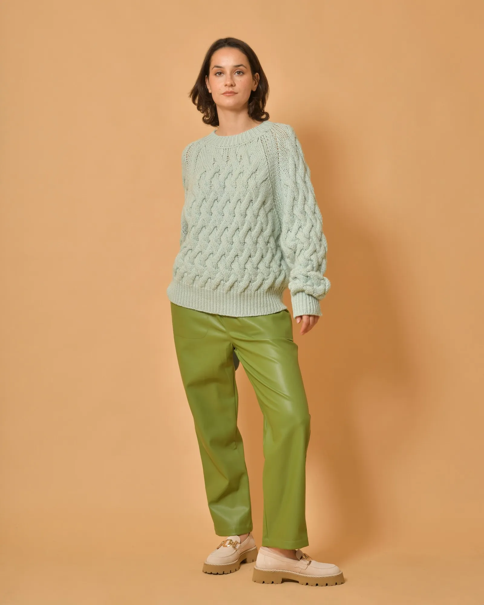 Pantalon en cuir synthétique vert Chloé Stora 