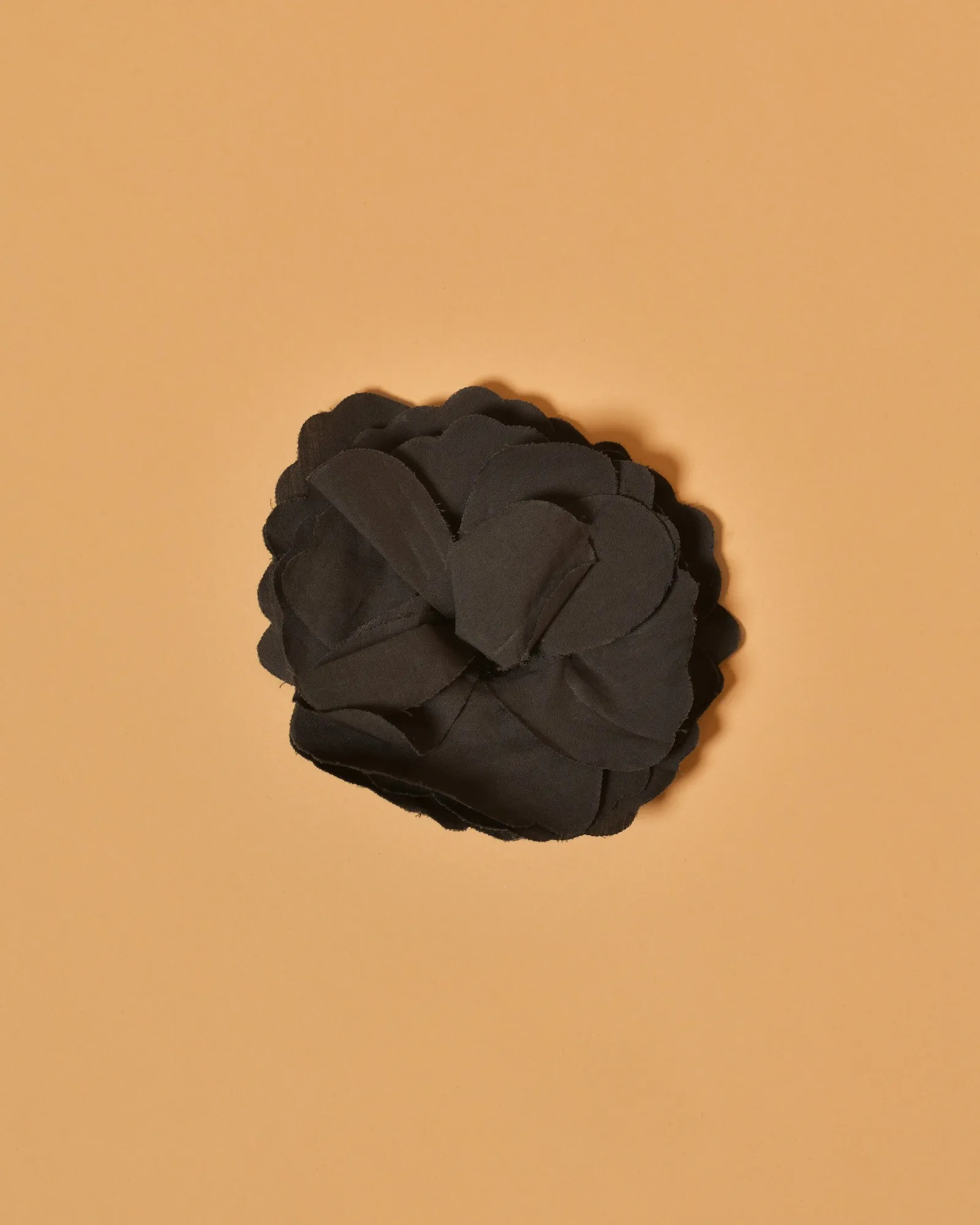 Broche fleur noire Lorena Antoniazzi 