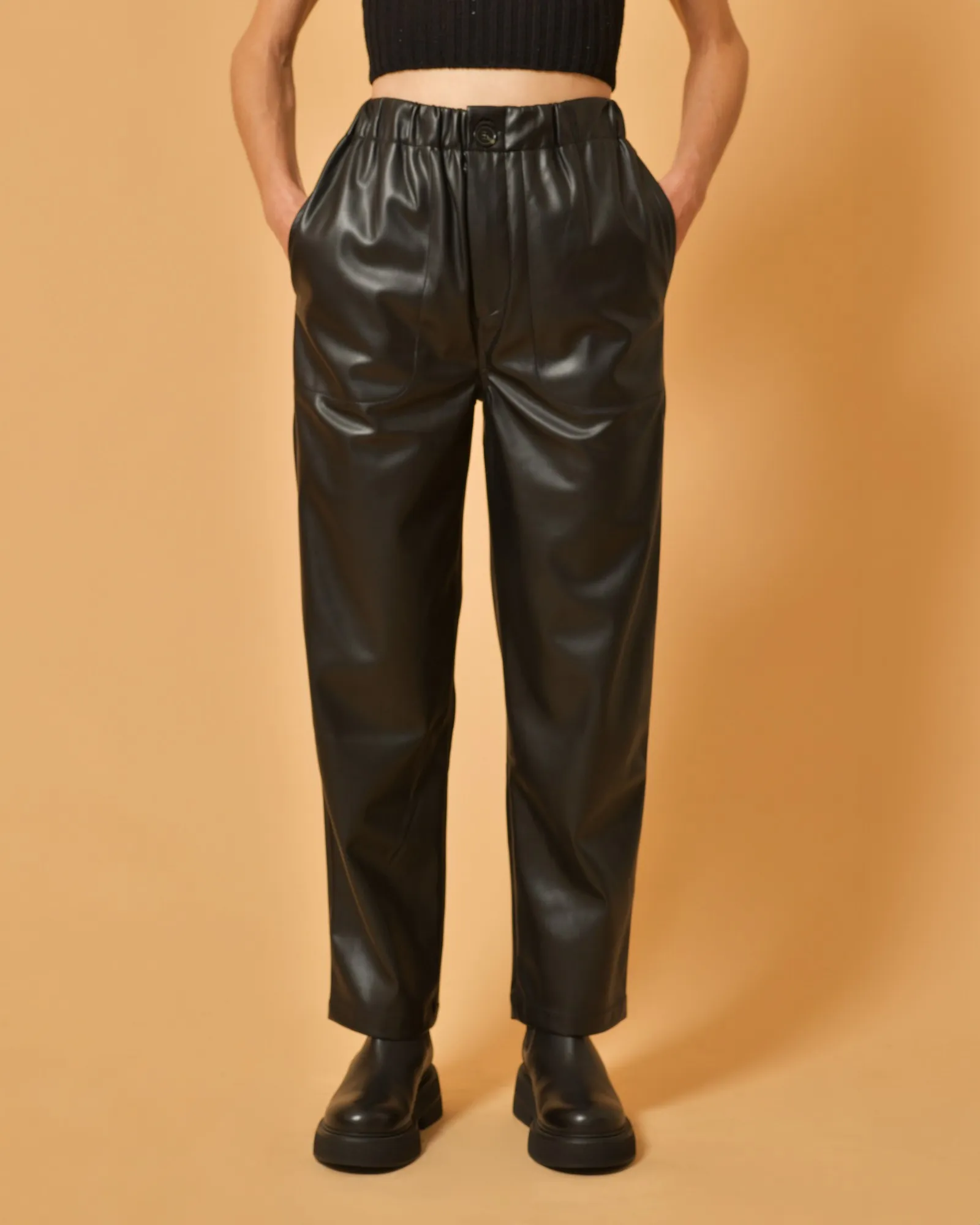 Pantalon en cuir synthétique noir Chloé Stora 