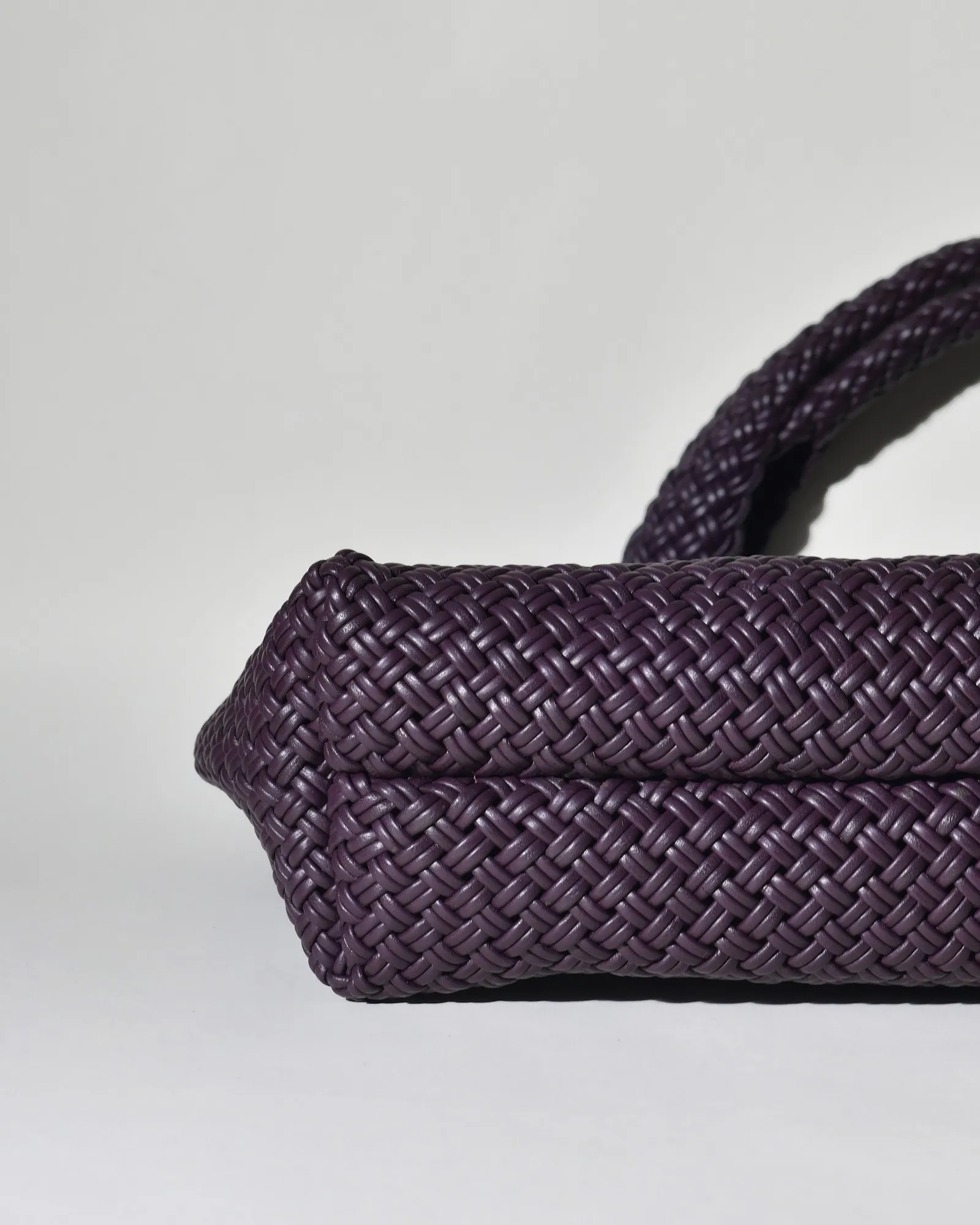 Sac porté épaule en cuir tressé violet Falorni 