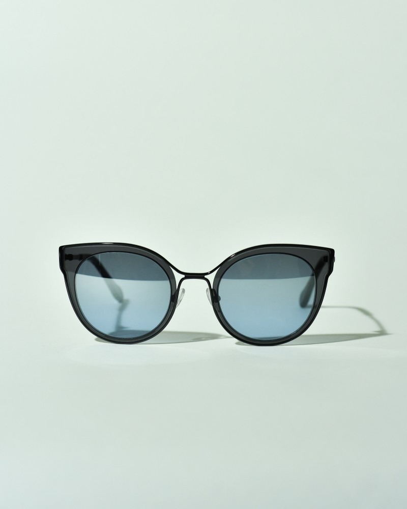 Lunettes de soleil bleu œil-de-chat Carven 