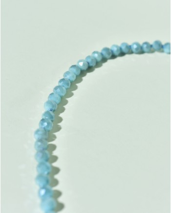 Collier en perles bleues Edward Achour 